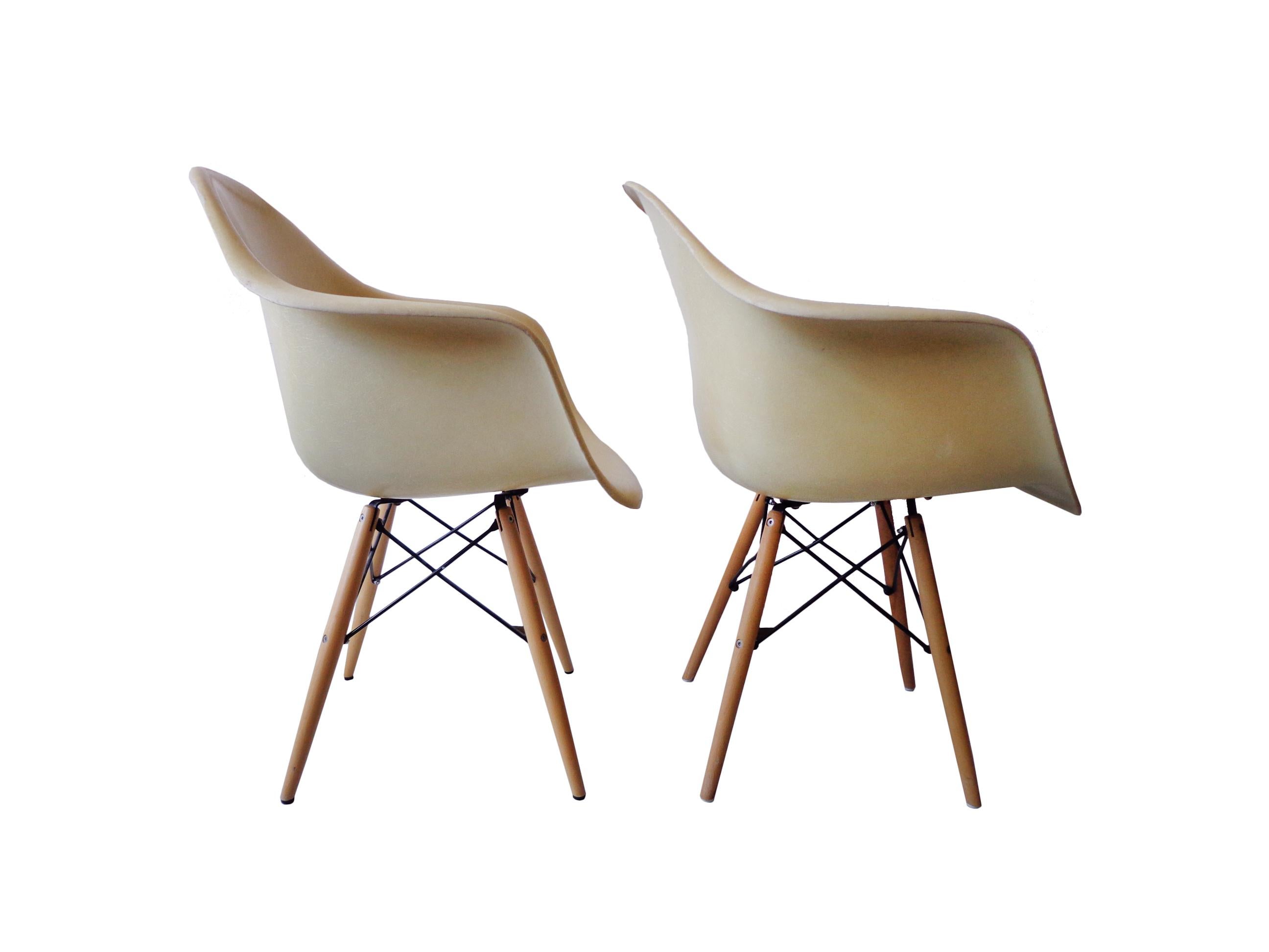 American Mid-Century Modern Charles Eames Herman Miller Fiberglass Dining Chairs, 1960s For Sale