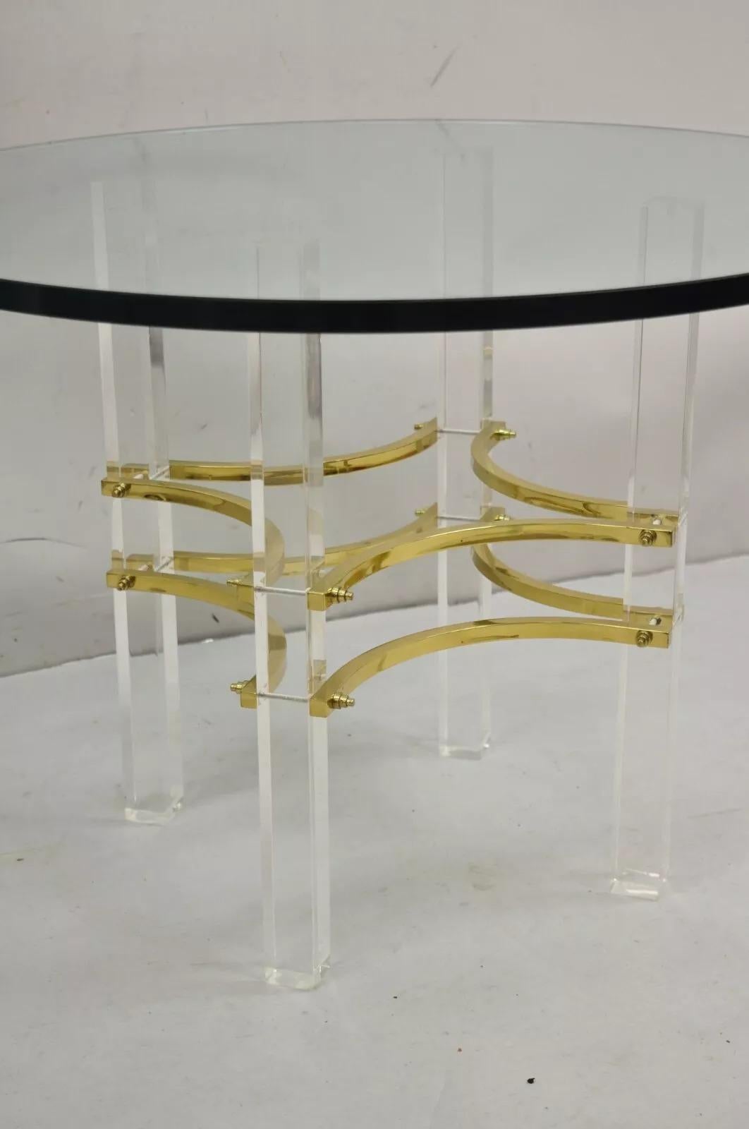 Mid-Century Modern Table d'appoint ronde en laiton Lucite de style Charles Hollis Jones, mi-siècle moderne en vente