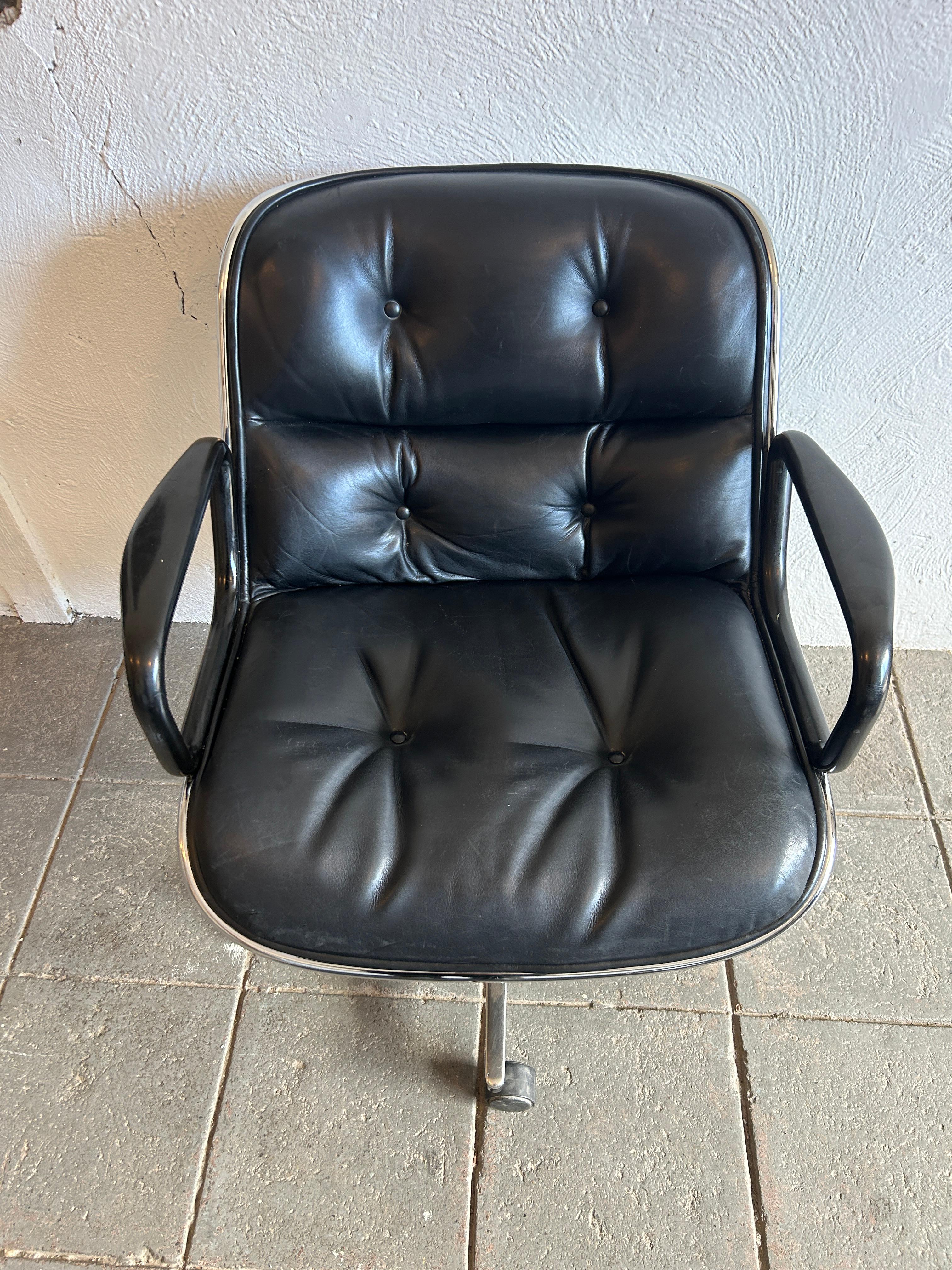 American Mid-Century Modern Charles Pollock Executive Chair for Knoll in Black Leather For Sale