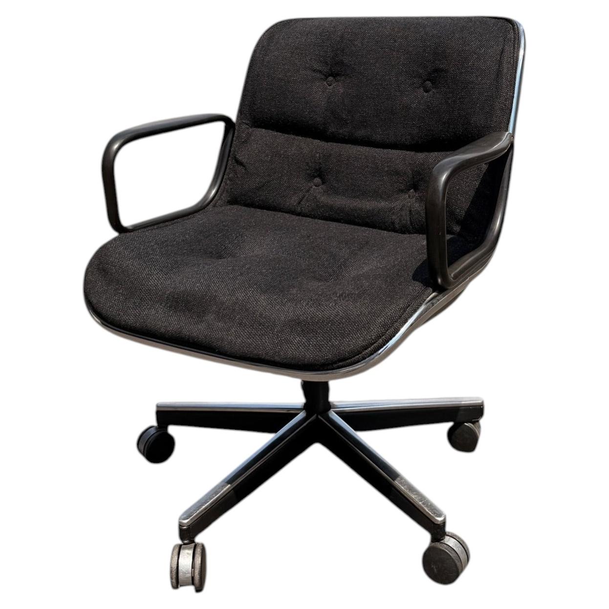Mid-Century Modern Charles Pollock Executive Chair in Grey Fabric for Knoll For Sale