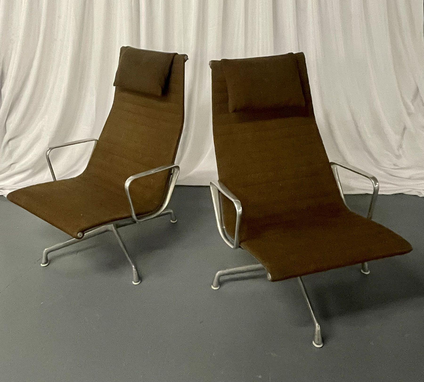 Américain Charles & Ray Eames fauteuils pivotants modernes du milieu du siècle dernier, ottomane, groupe de sièges en vente