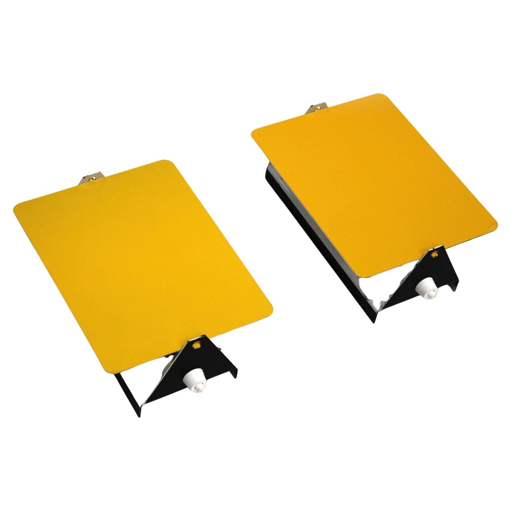 Charlotte Perriand Mod. mi-siècle moderne CP1 Paire d
appliques françaises jaunes en vente