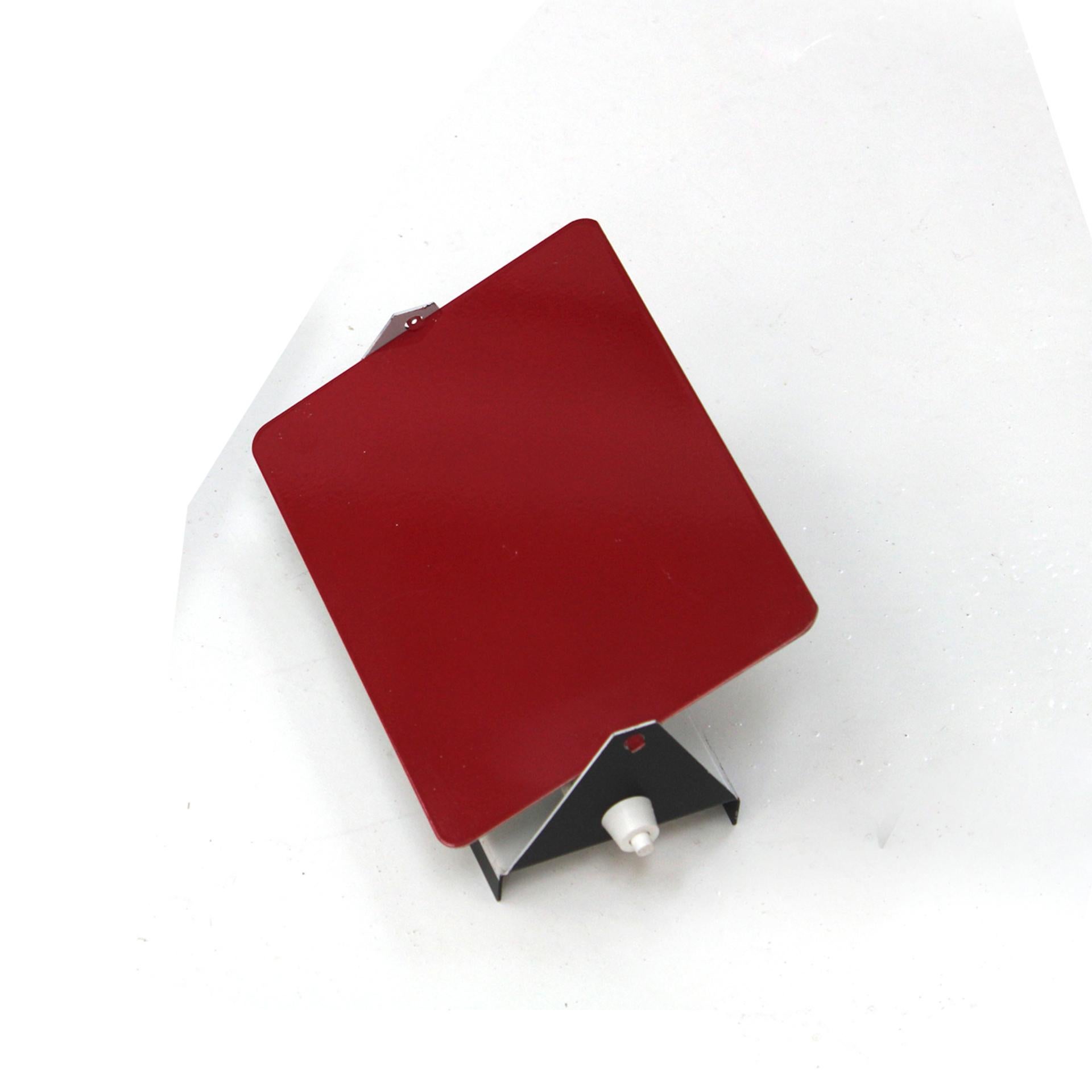 Milieu du XXe siècle Charlotte Perriand Mod. mi-siècle moderne Paire d'appliques françaises rouges CP1 en vente