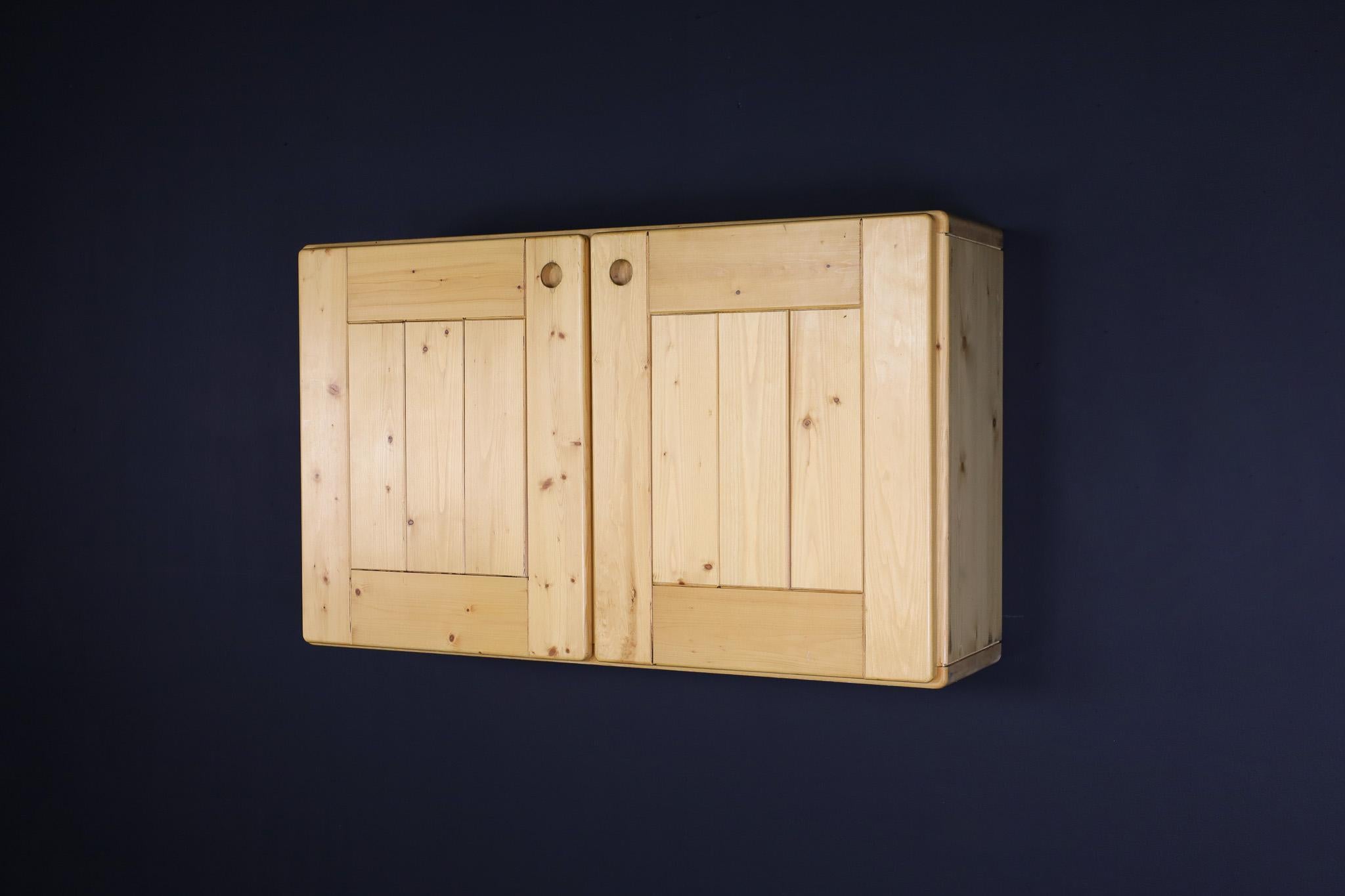 Charlotte Perriand Kiefernholz-Hängelampe für Les Arcs, Frankreich, Moderne der Mitte des Jahrhunderts (Mitte des 20. Jahrhunderts) im Angebot