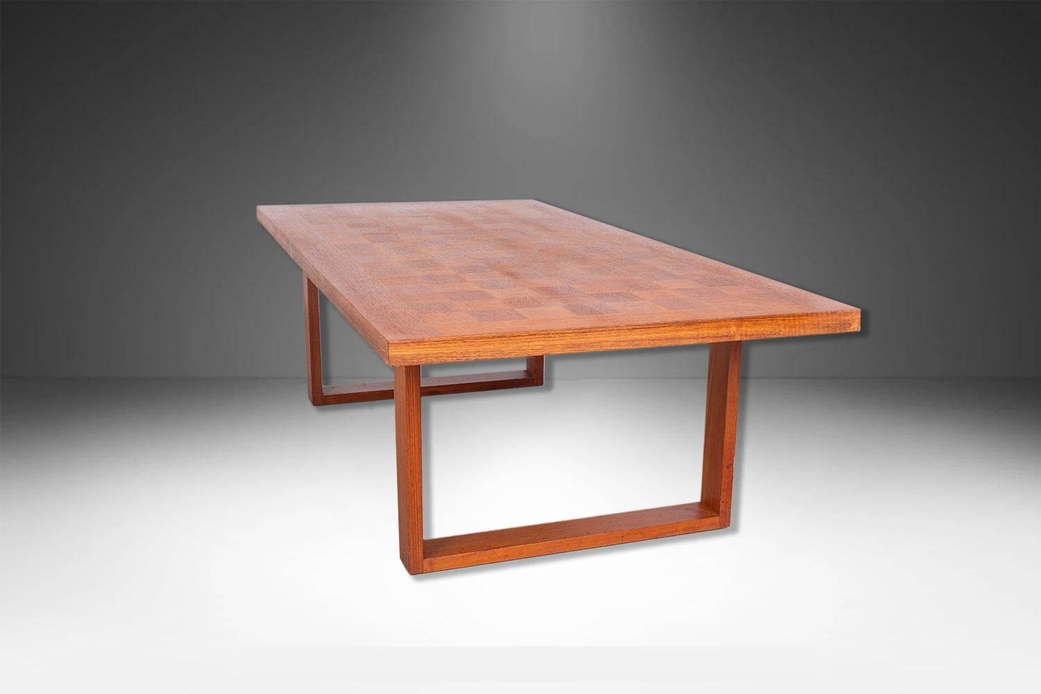 Table basse moderne du milieu du siècle dernier, Arne Vodder pour France & Son État moyen - En vente à Baltimore, MD