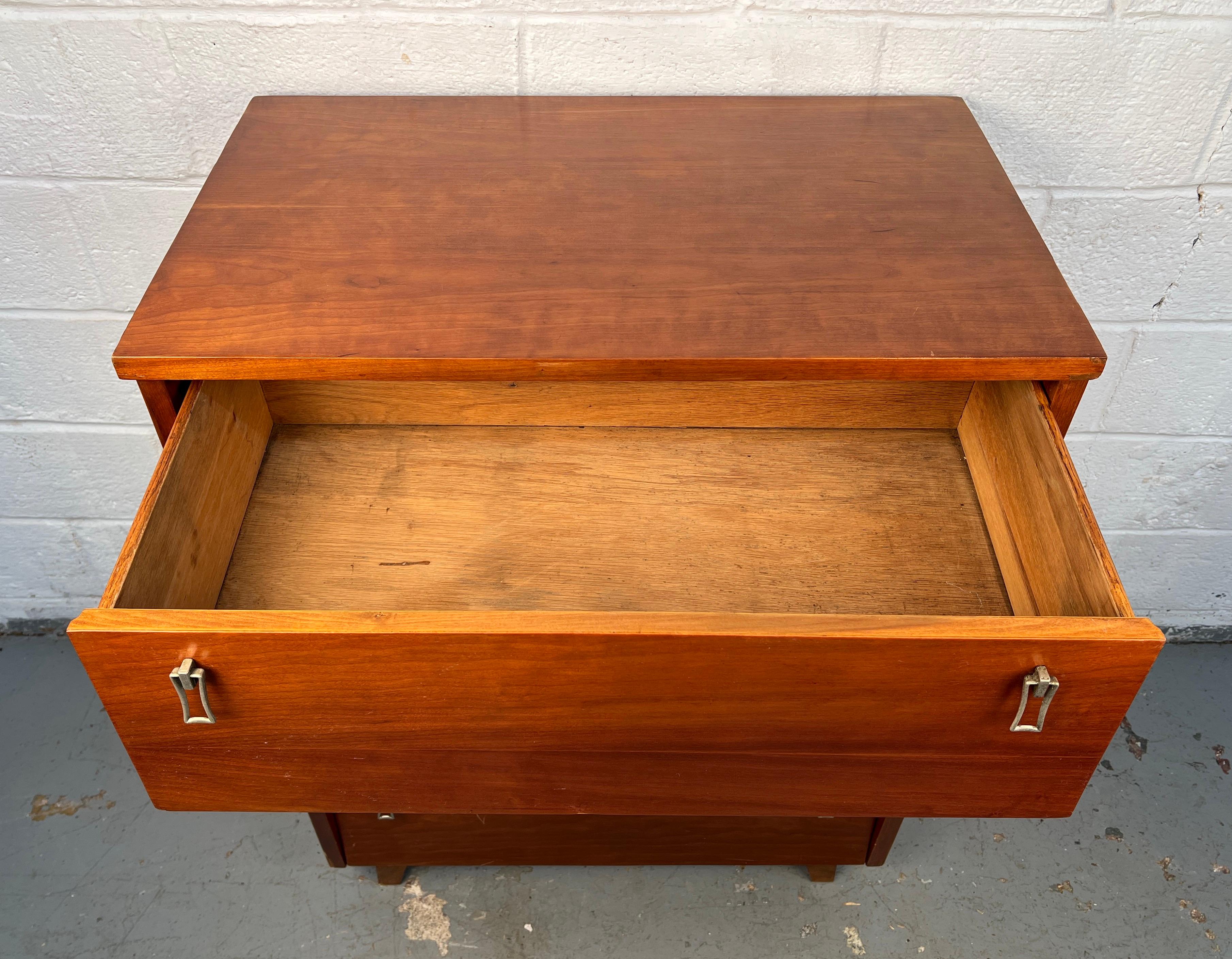 Comò Highboy in ciliegio di Bassett in stile metà secolo moderno in vendita 5