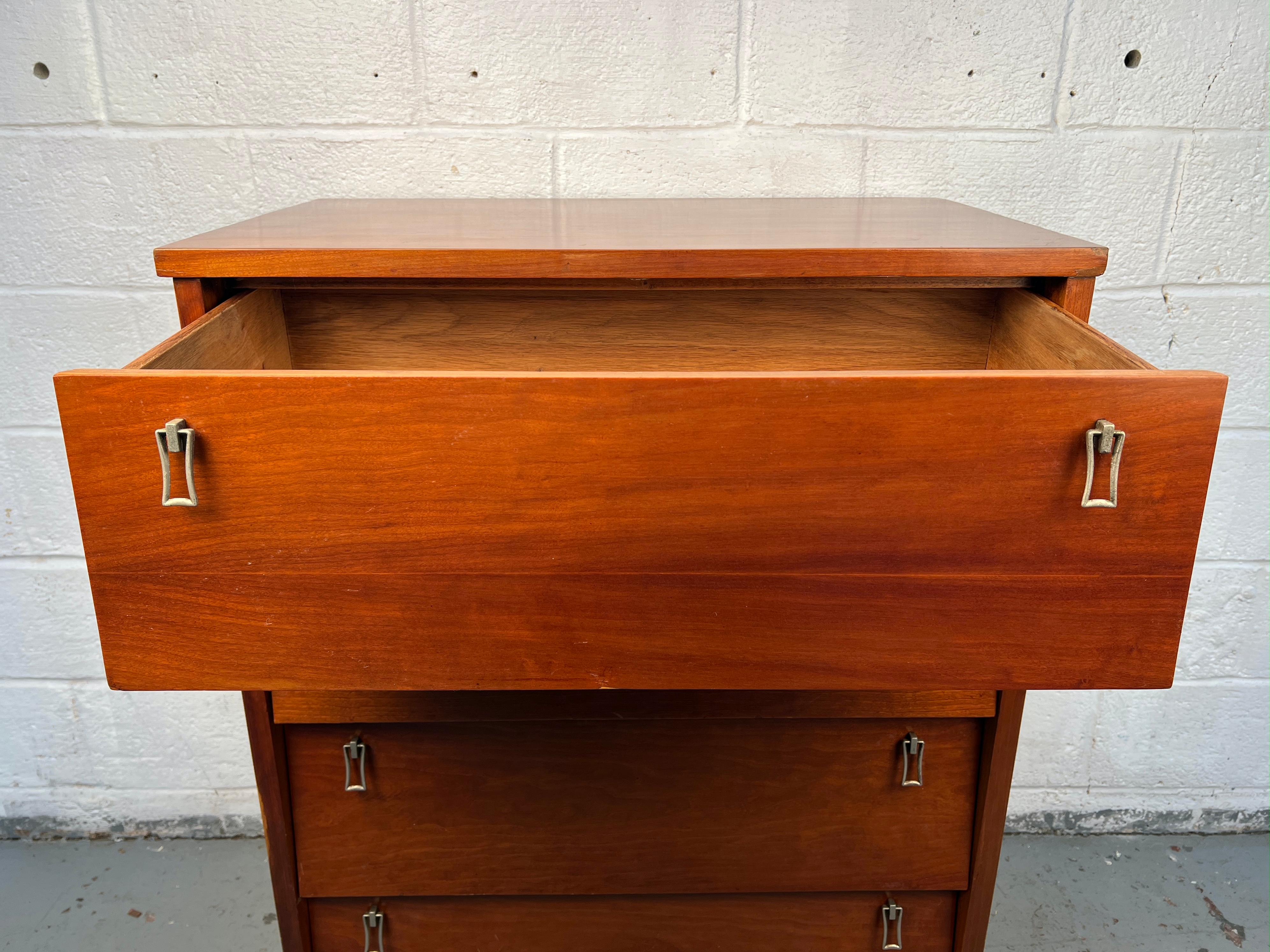 Comò Highboy in ciliegio di Bassett in stile metà secolo moderno in vendita 2