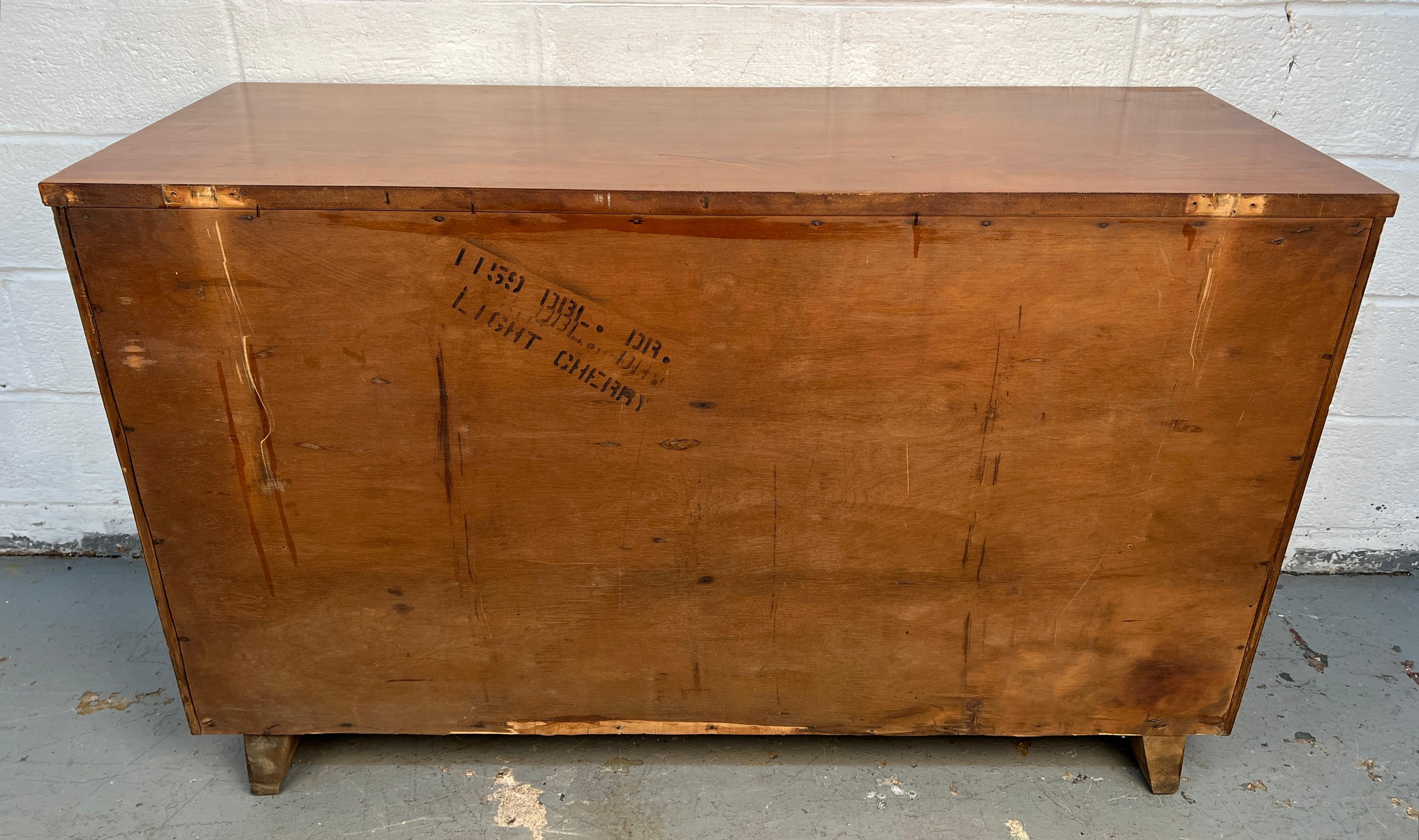 Lowboy in ciliegio di Bassett Furniture, stile metà del secolo scorso in vendita 12