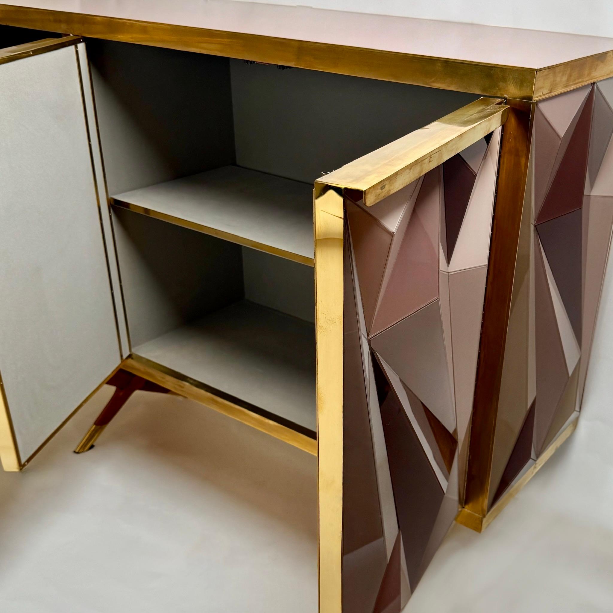 Mobile in legno di ciliegio e ottone e vetro opalino tridimensionale della modernità di metà secolo In condizioni buone in vendita a Firenze, Tuscany