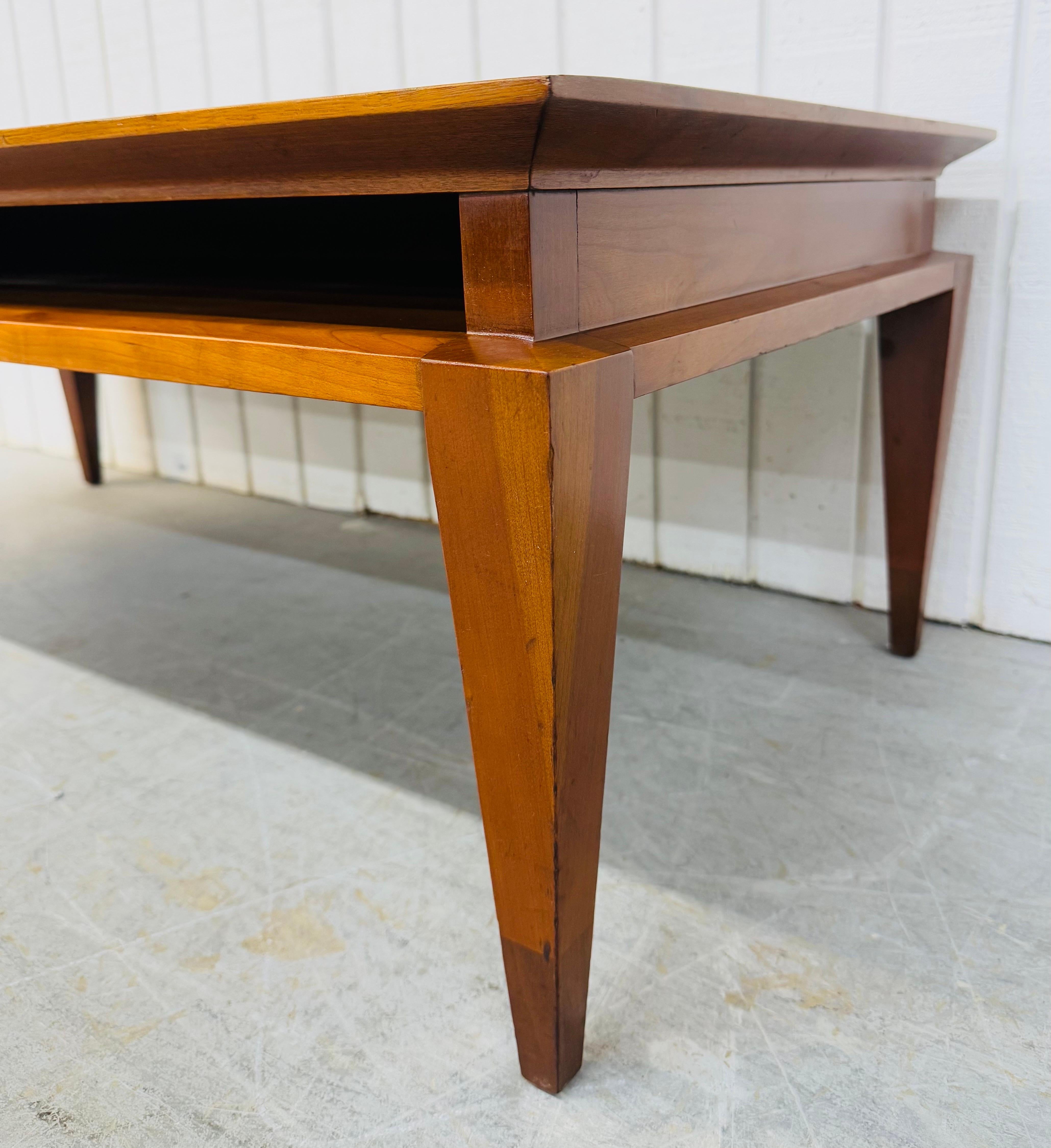Mid-Century Modern Cherry Wood Couchtisch im Zustand „Gut“ im Angebot in Clarksboro, NJ