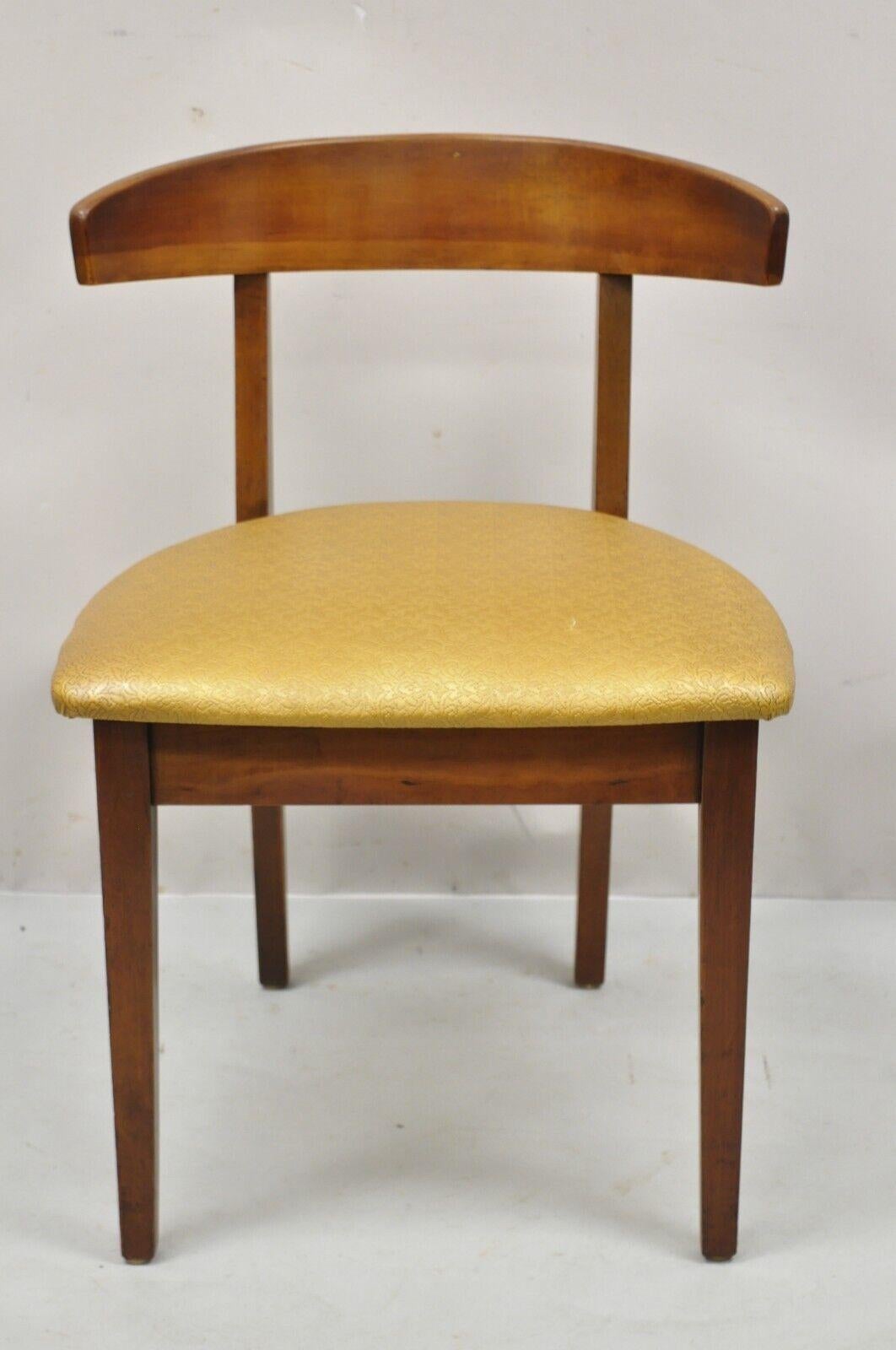 Mid-Century Modern cherry wood curved back hoof leg side chair. Item features curved back, beautiful wood grain, tapered legs, very nice vintage item, great style and form. Circa mid-20th century. Measurements: 29.25