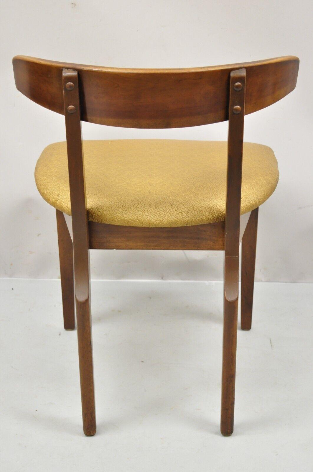 Mid-Century Modern Cherry Wood Curved Back Hoof Leg Dining Side Chair For Sale 1