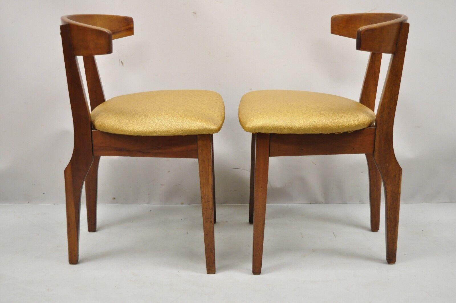 Mid-Century Modern Cherry Wood Curved Back Hoof Leg Side Chair, a Pair For Sale 5