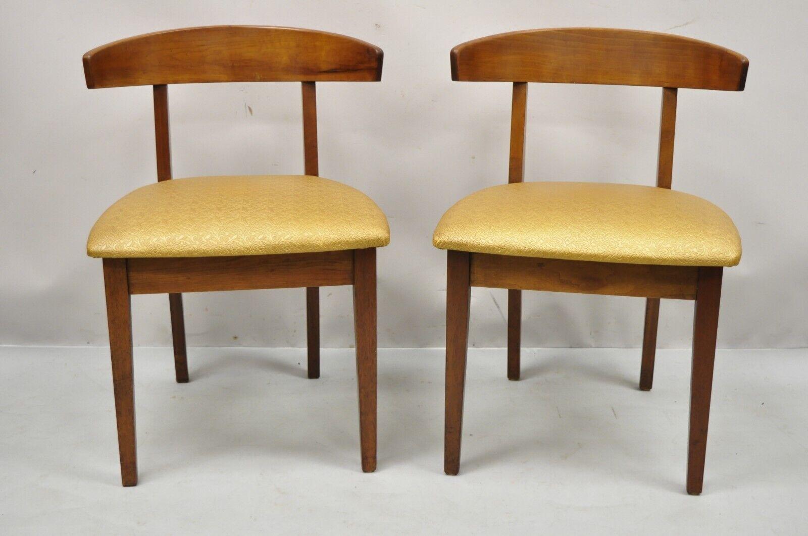 Mid-Century Modern cherry wood curved back hoof leg side chair - a pair. Item features curved backs, beautiful wood grain, tapered legs, very nice vintage item, great style and form. Circa mid 20th century. Measurements: 29.25