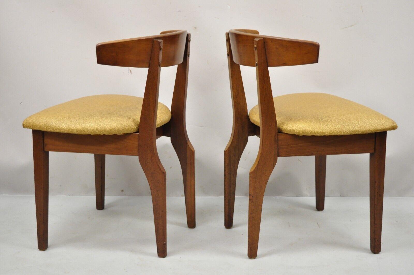 American Mid-Century Modern Cherry Wood Curved Back Hoof Leg Side Chair, a Pair For Sale