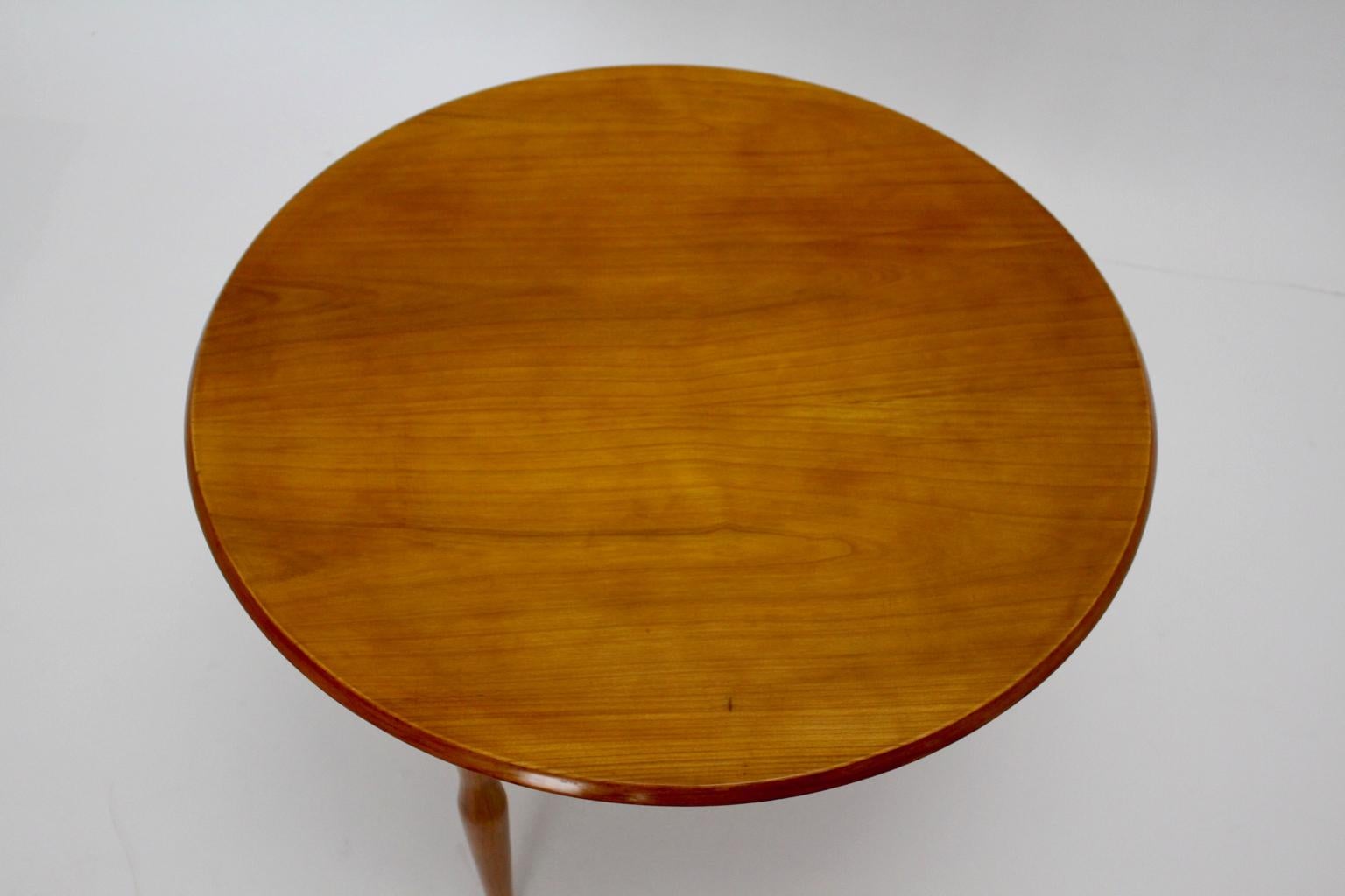 Mid-Century Modern Cherrywood Coffee Table Josef Frank attributed Sweden 1950 In Good Condition For Sale In Vienna, AT