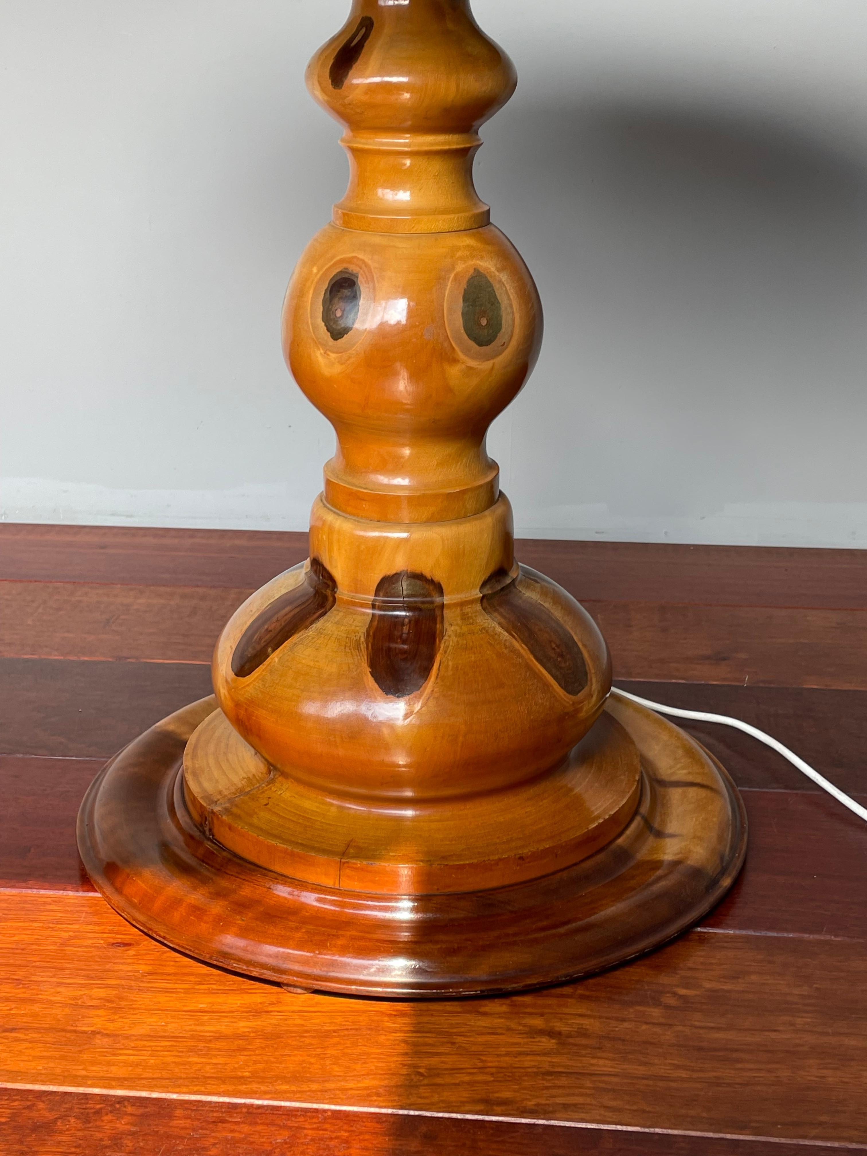 Bakelite Mid-Century Modern Chess Table of Wood with Stunning Tree Knots Pattern & Light