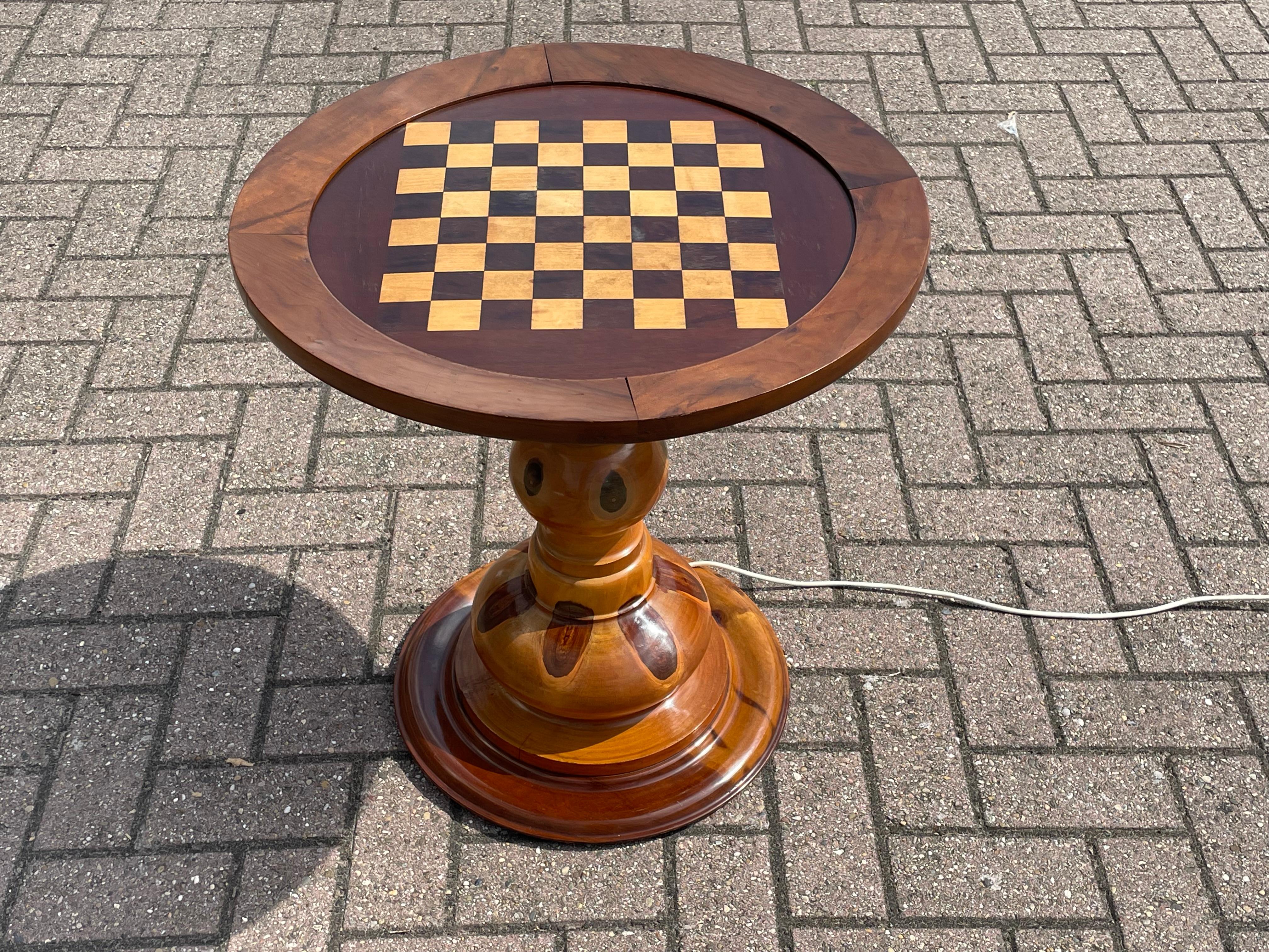 Mid-Century Modern Chess Table of Wood with Stunning Tree Knots Pattern & Light For Sale 2