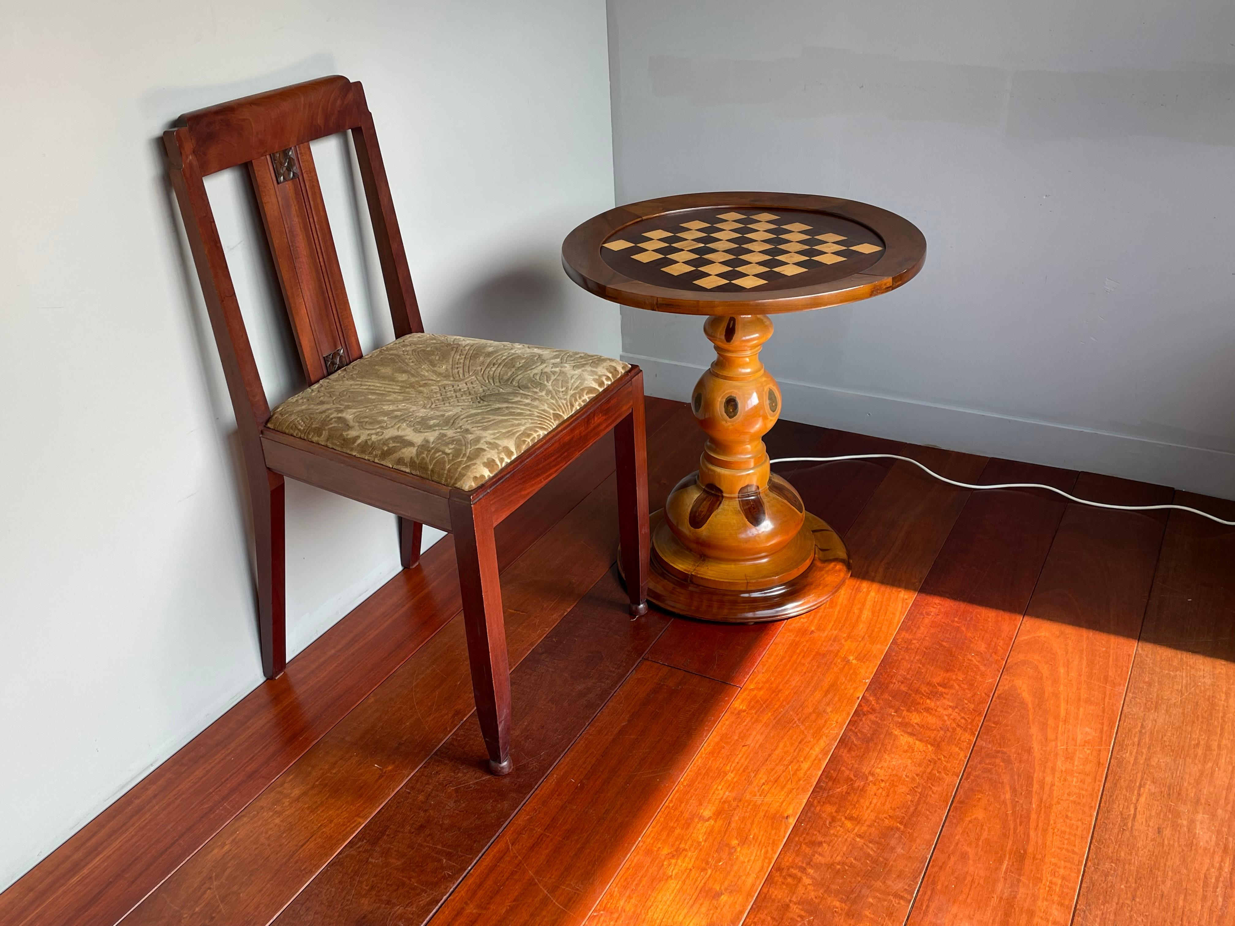 Mid-Century Modern Chess Table of Wood with Stunning Tree Knots Pattern & Light For Sale 5