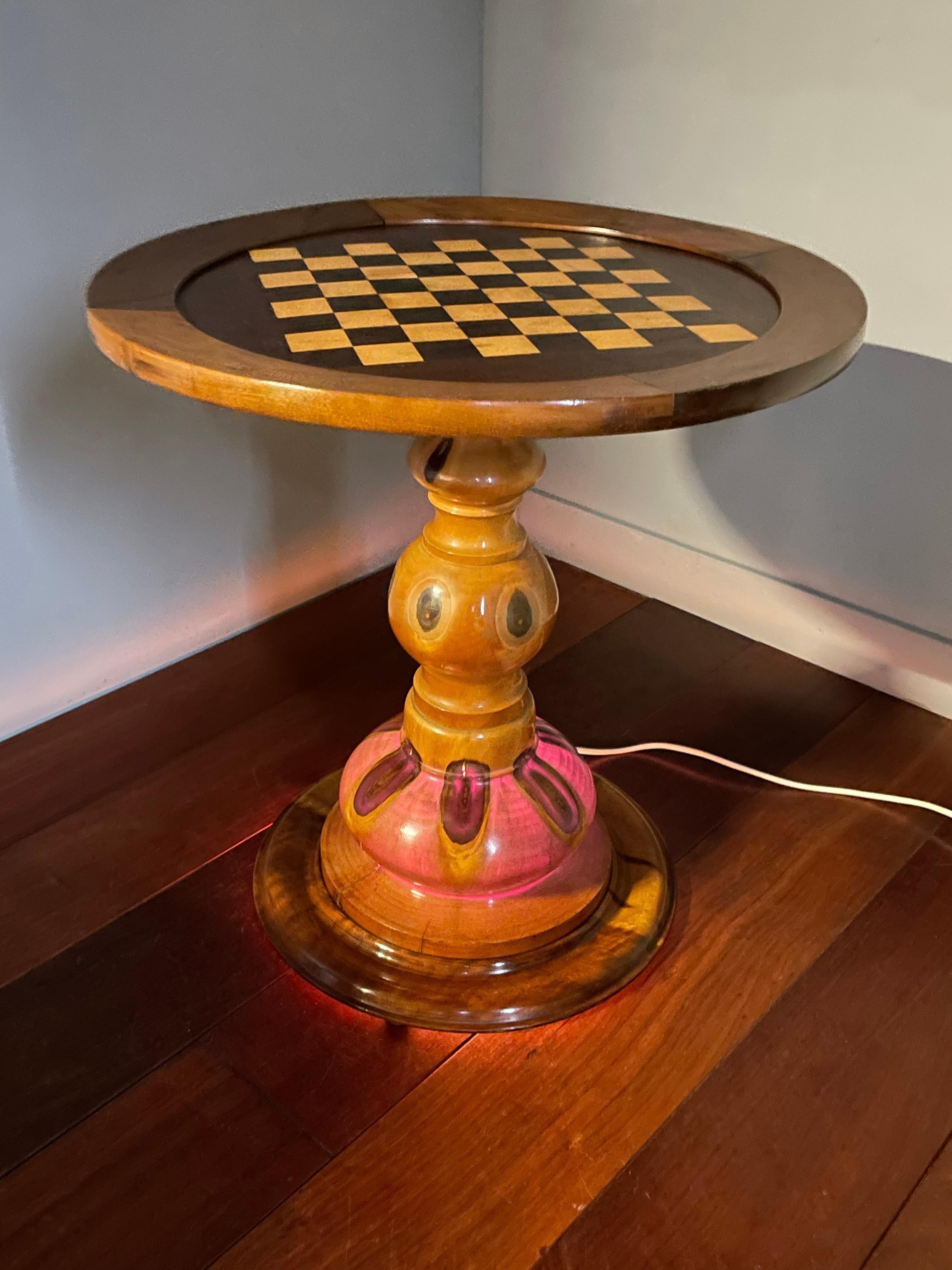Mid-Century Modern Chess Table of Wood with Stunning Tree Knots Pattern & Light For Sale 6
