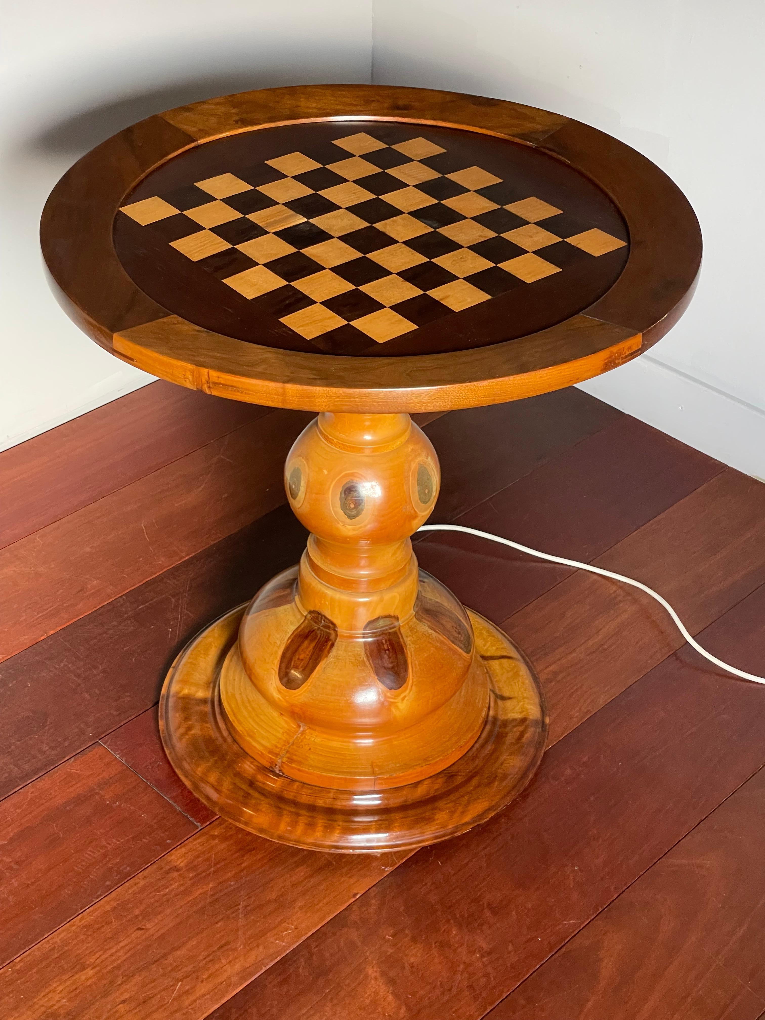 Mid-Century Modern Chess Table of Wood with Stunning Tree Knots Pattern & Light For Sale 7