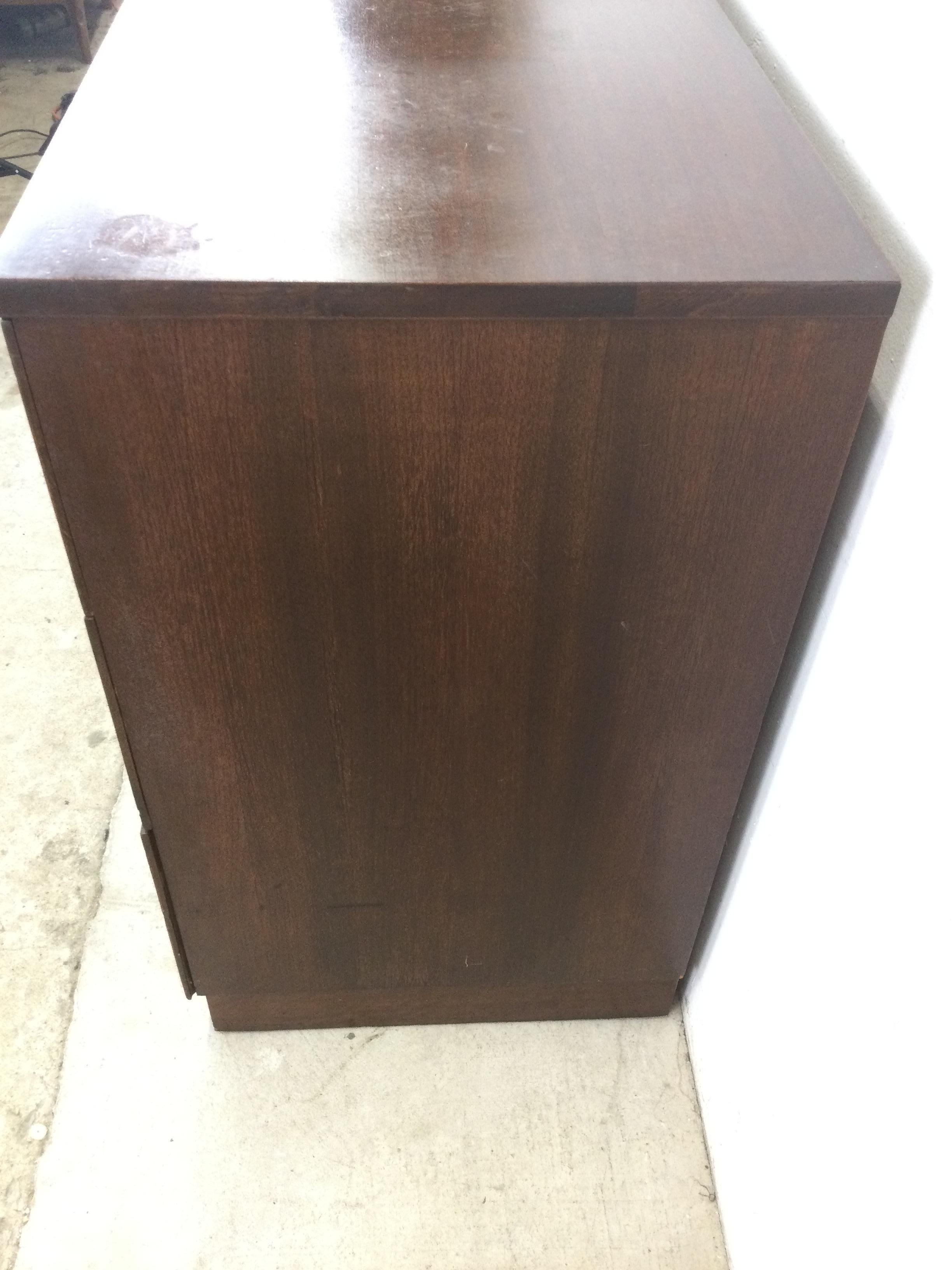 Mid Century Modern Chest of 3 Drawers with Brass Hardware For Sale 10