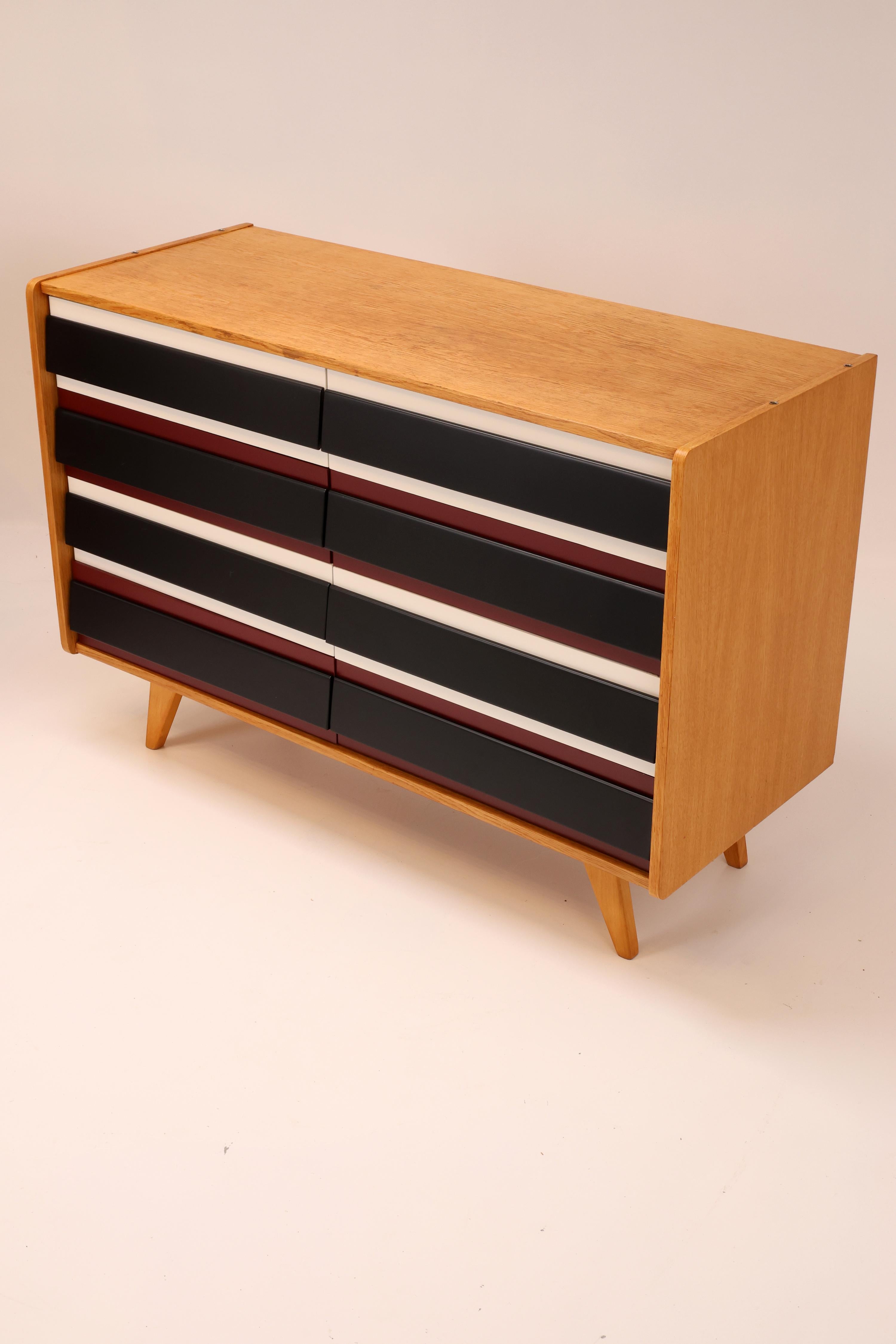 Cassettiera moderna di metà secolo, Cecoslovacchia, anni '60 in vendita 3