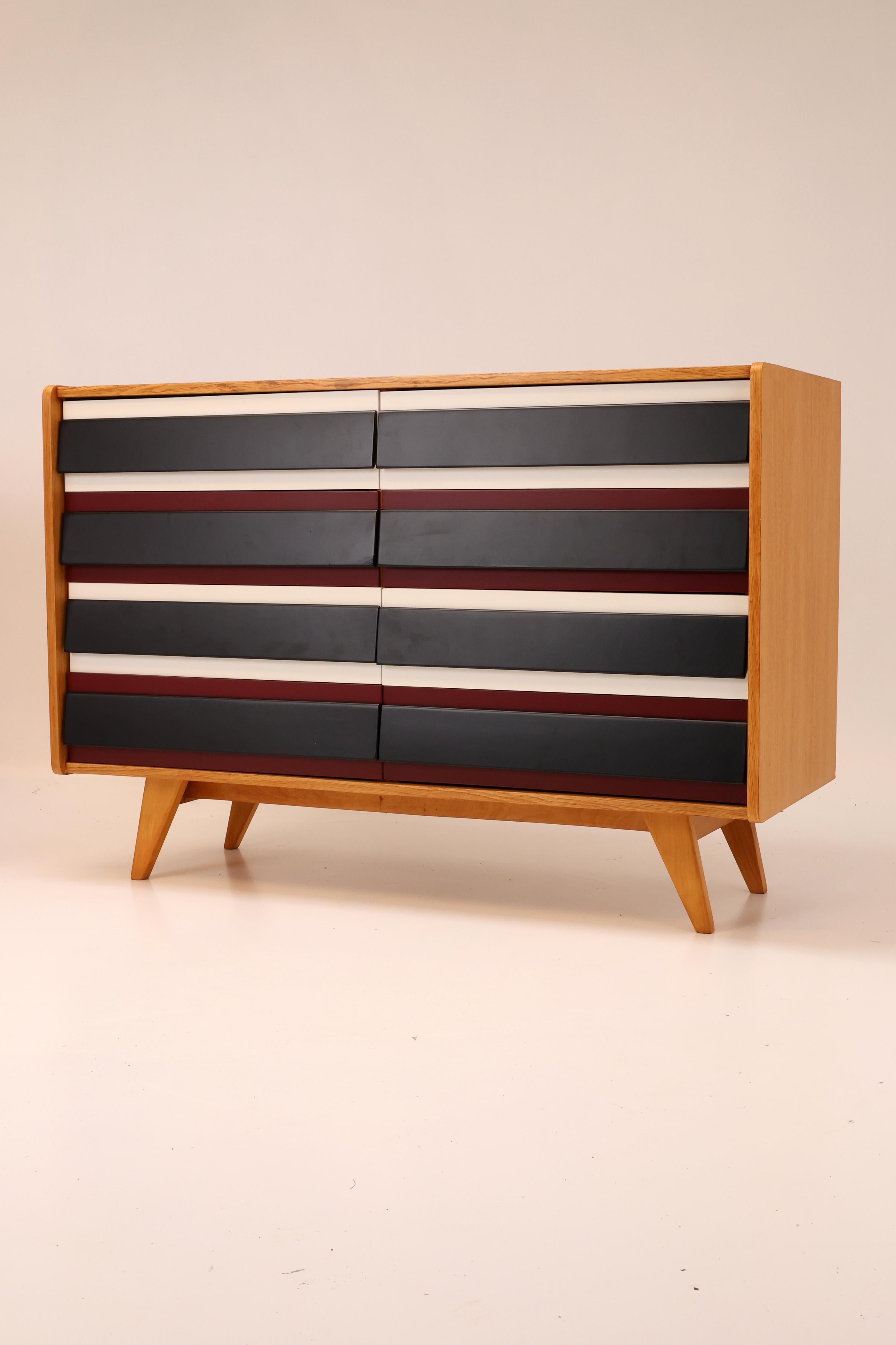 Cassettiera moderna di metà secolo, Cecoslovacchia, anni '60 in vendita 4