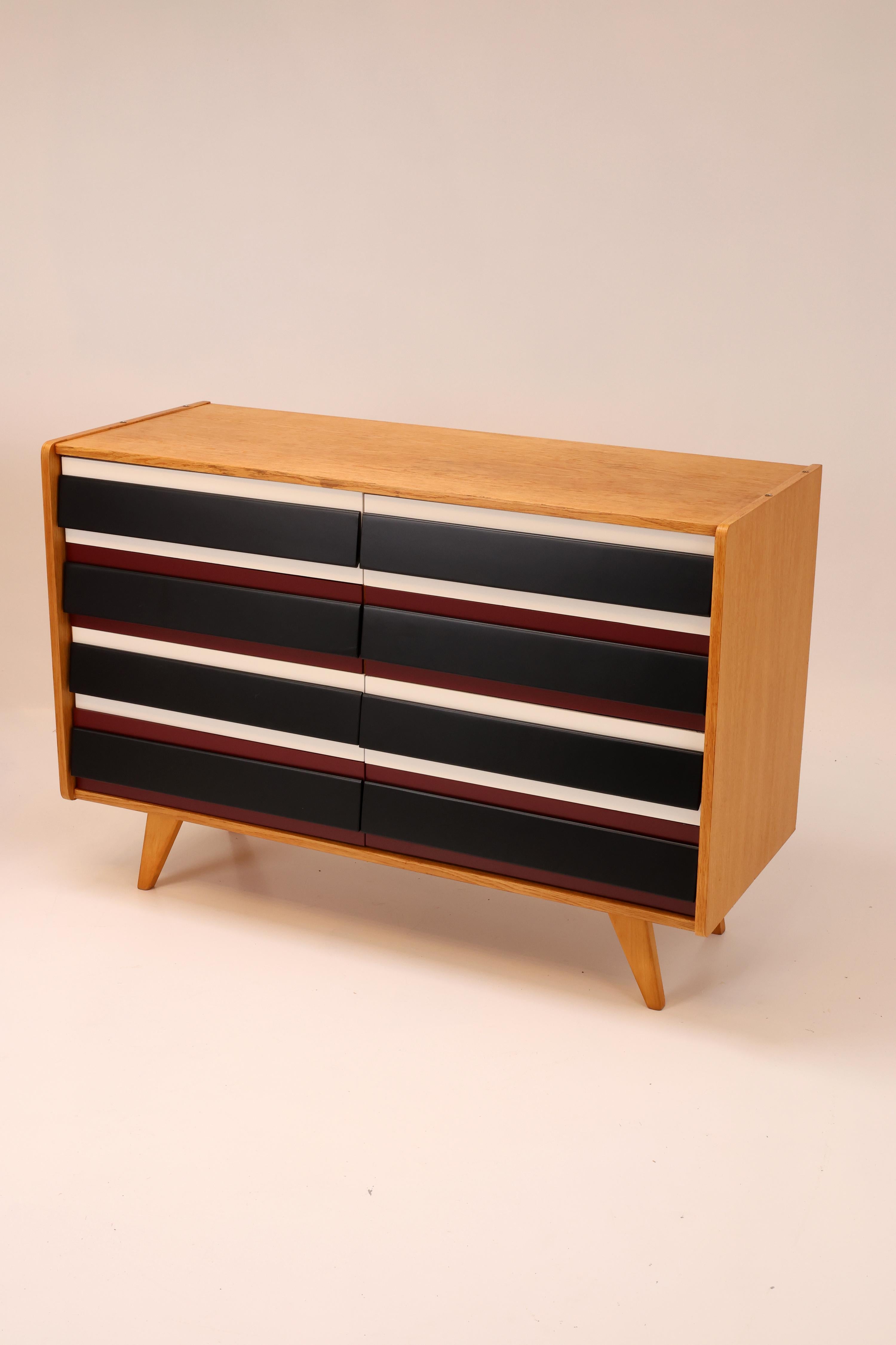 Cassettiera moderna di metà secolo, Cecoslovacchia, anni '60 in vendita 6