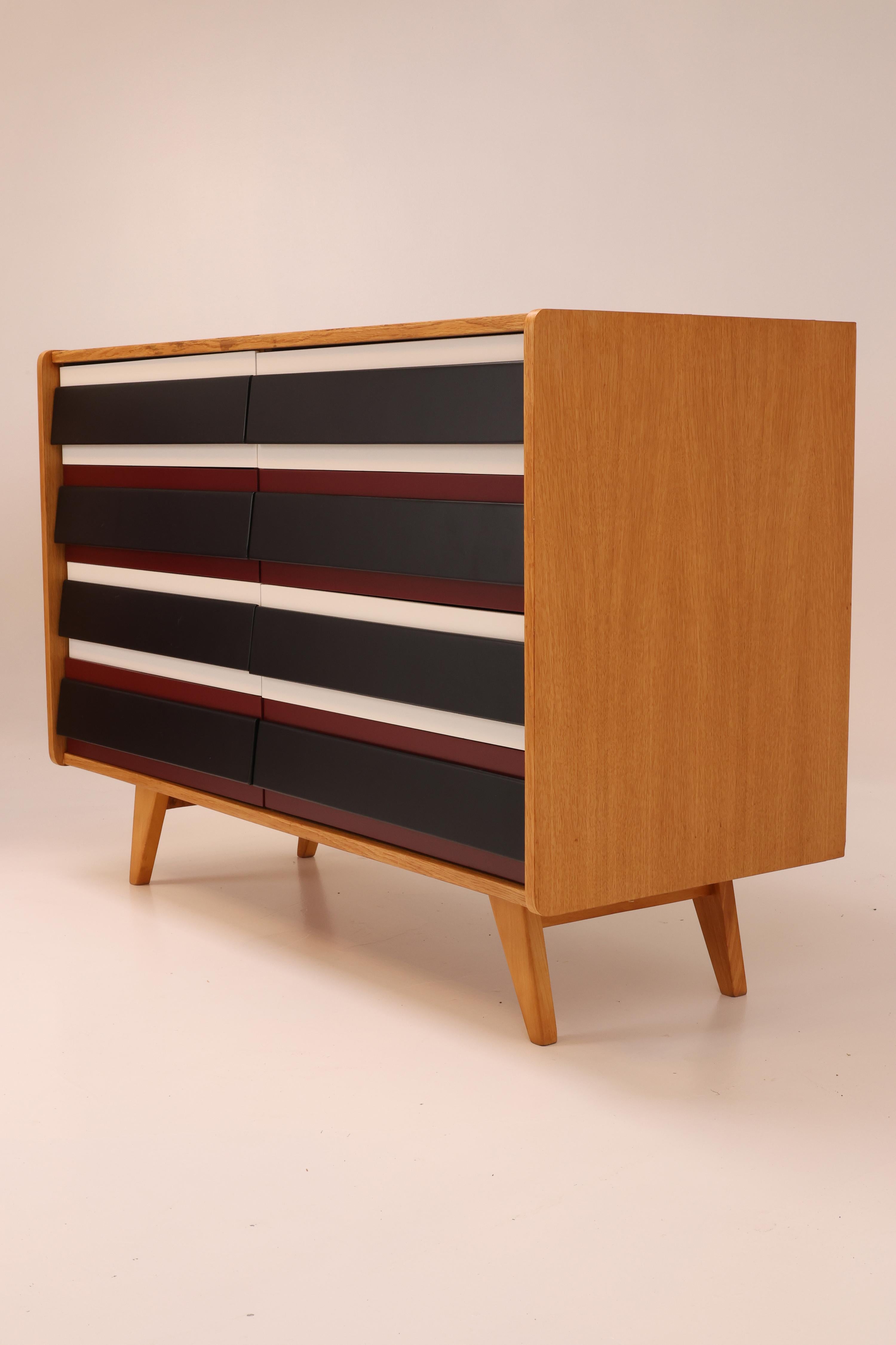 Cassettiera moderna di metà secolo, Cecoslovacchia, anni '60 in vendita 2