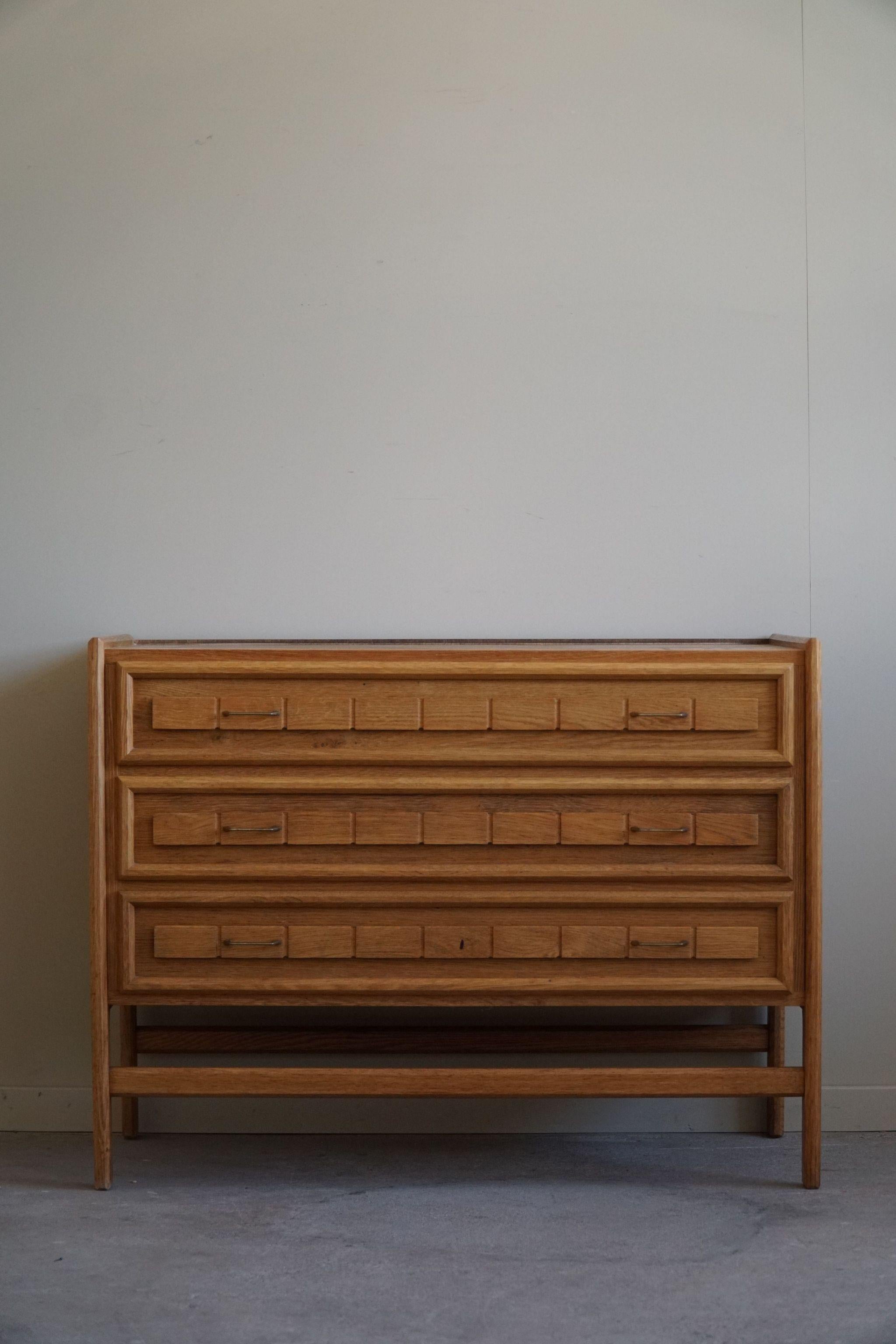 Mid-Century Modern, Chest of Drawers in Oak, By a Danish Cabinetmaker in 1960s In Good Condition For Sale In Odense, DK