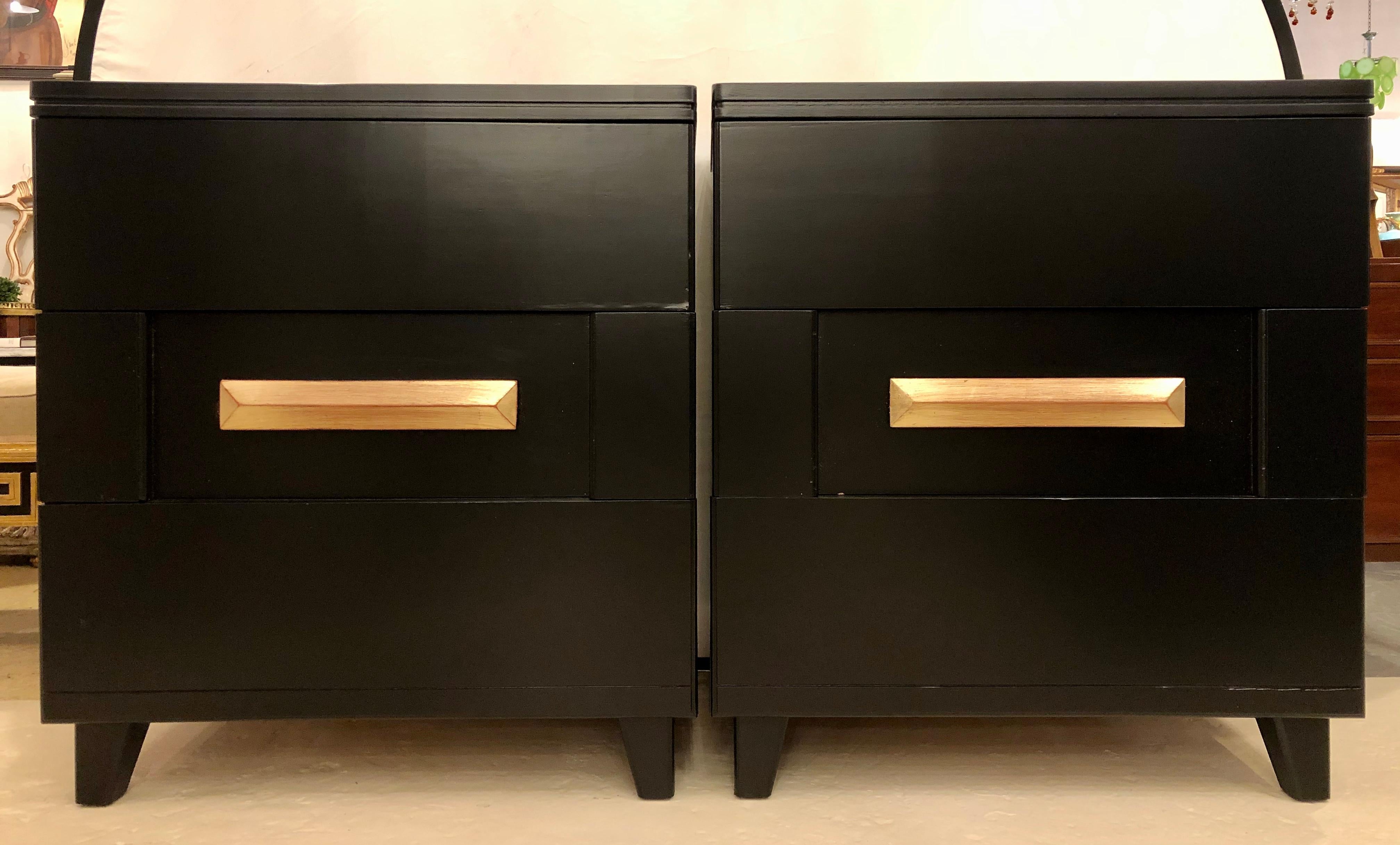 Mid-Century Modern Chests or Nightstands, a Pair of Ebony Hollywood Regency In Good Condition In Stamford, CT