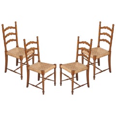 Mid-Century Modern Chiavari-Set aus vier Stühlen mit Strohsitz aus Walnussholz, gedrechselt