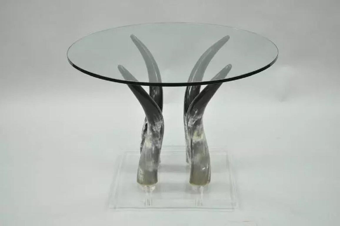 Mid-Century Modern Chic Beistelltisch aus rundem Lucite und Horn aus Glas im Angebot 4