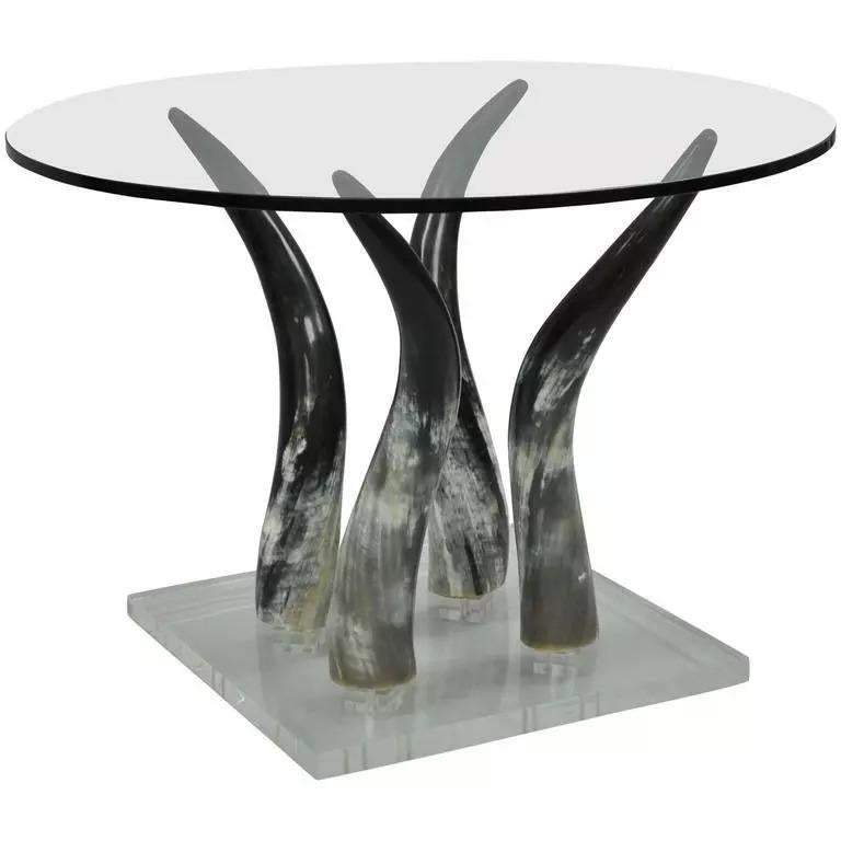 Mid-Century Modern Chic Beistelltisch aus rundem Lucite und Horn aus Glas im Angebot 5