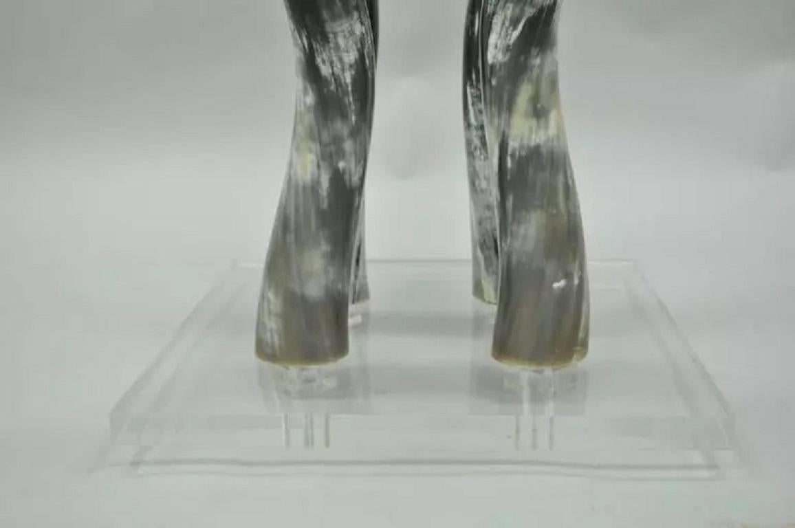 Mid-Century Modern Chic Beistelltisch aus rundem Lucite und Horn aus Glas im Angebot 3