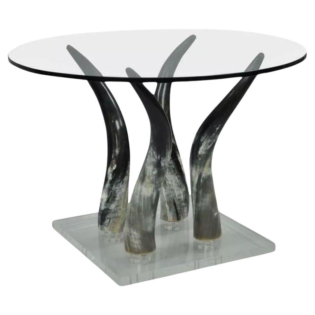 Mid-Century Modern Chic Beistelltisch aus rundem Lucite und Horn aus Glas im Angebot