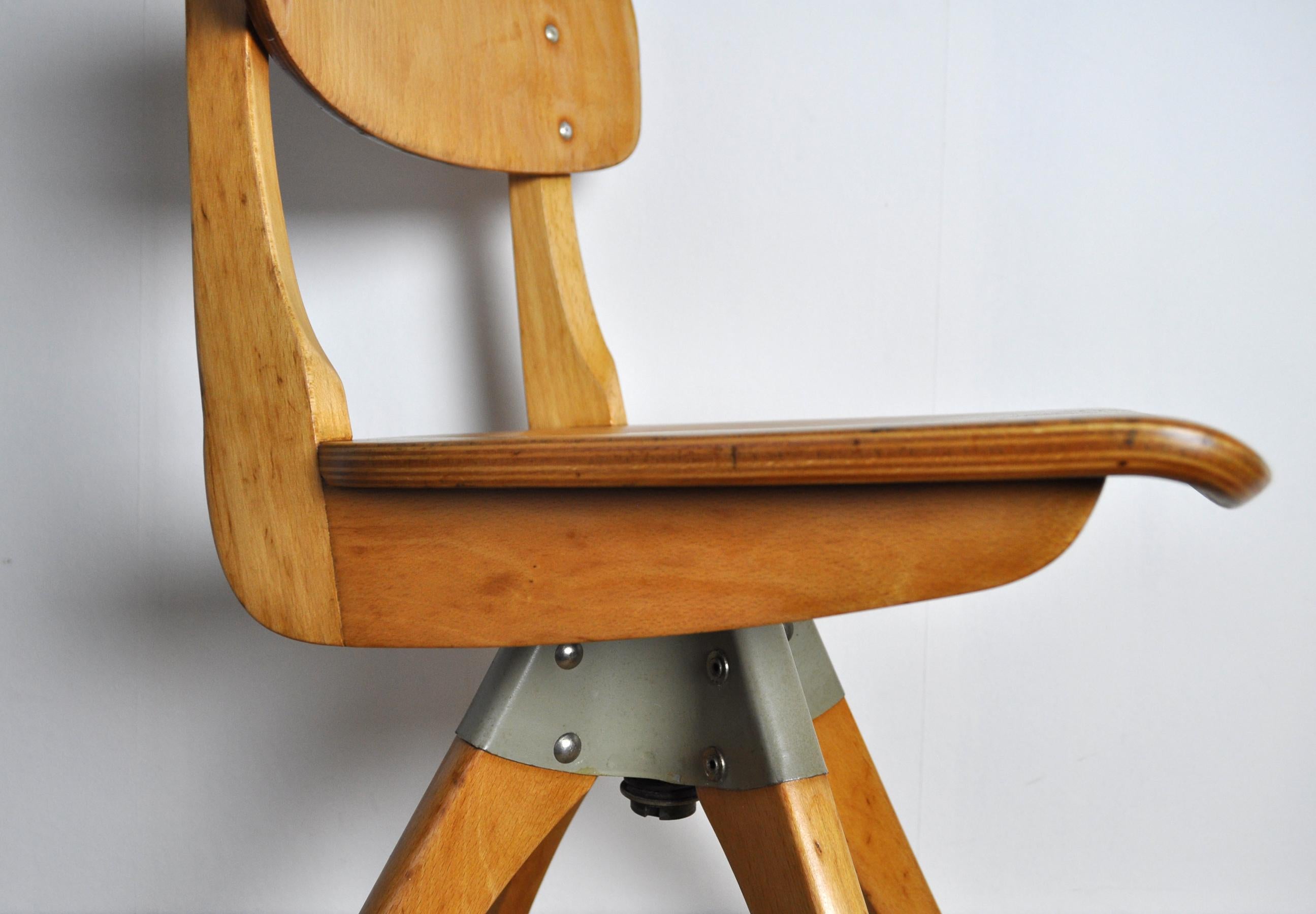 Mid-Century Modern Childrens Swivel Chair by Casala In Good Condition For Sale In Vordingborg, DK