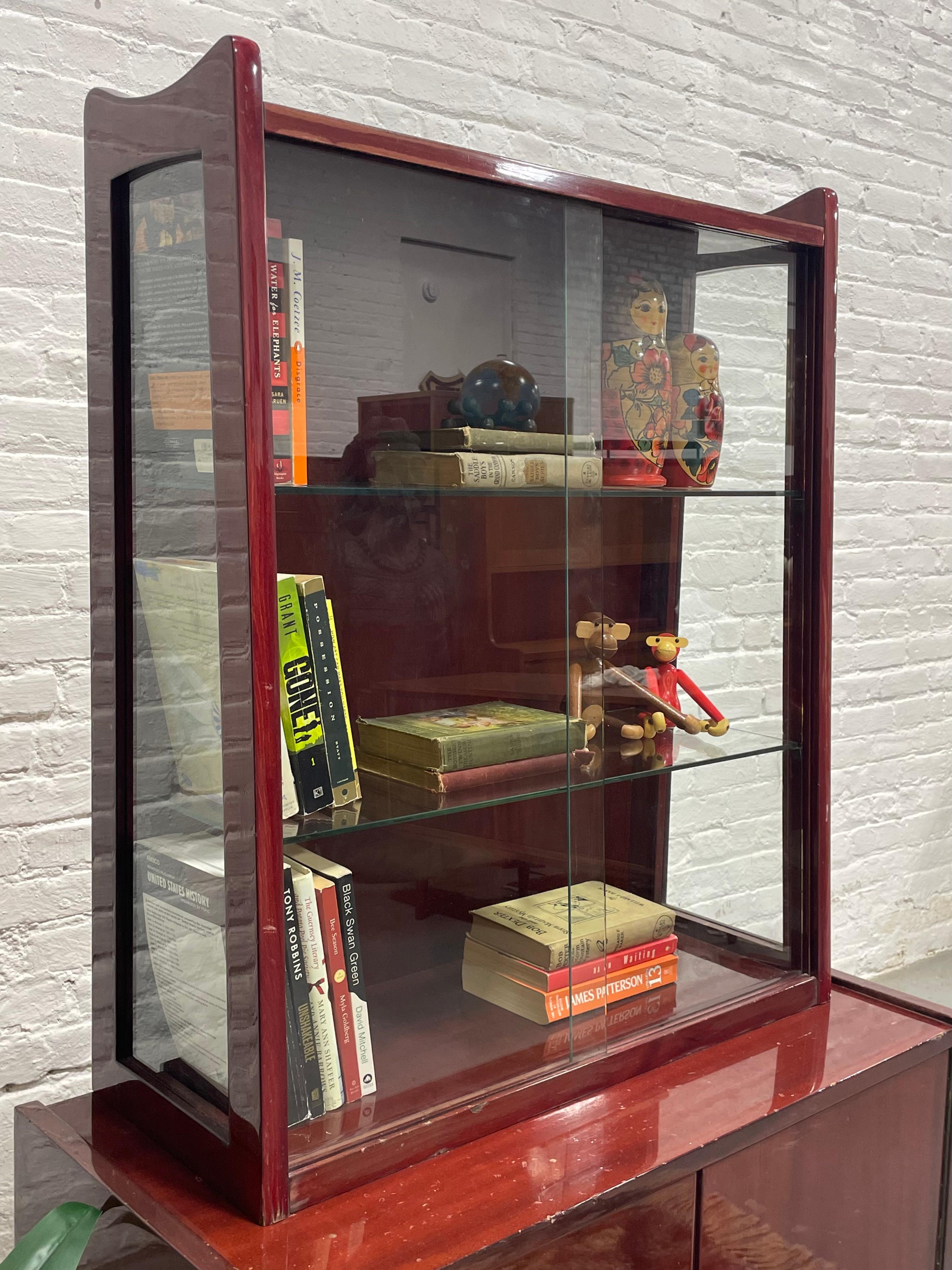 Mid Century Modern China Cabinet / BOOKCASE by Rajmund Halas for Jarocinska In Good Condition For Sale In Weehawken, NJ