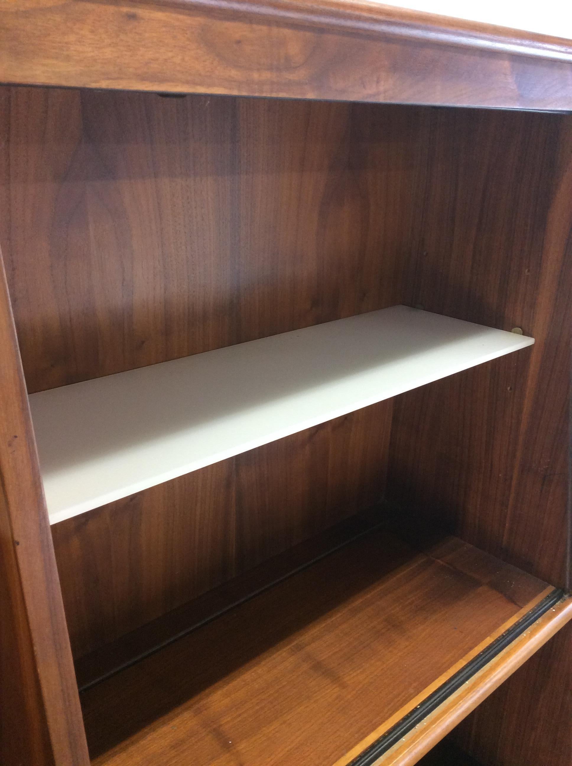Mid Century Modern China Cabinet by Declaration from Drexel For Sale 3