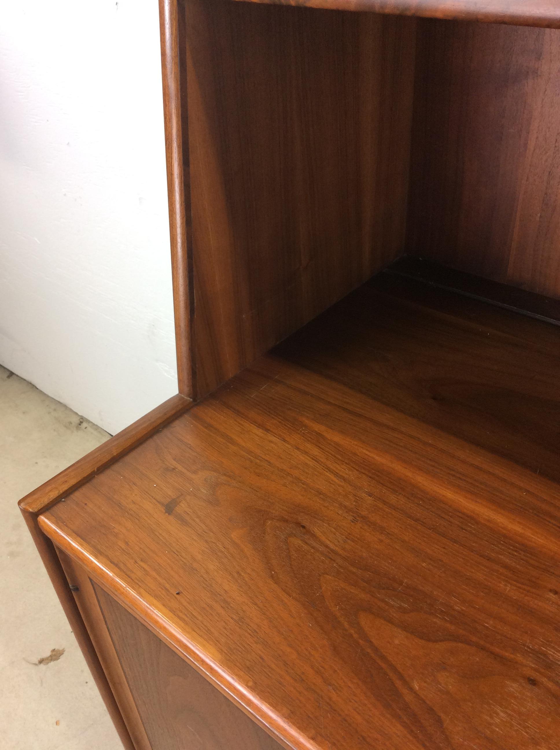 Mid Century Modern China Cabinet by Declaration from Drexel For Sale 4