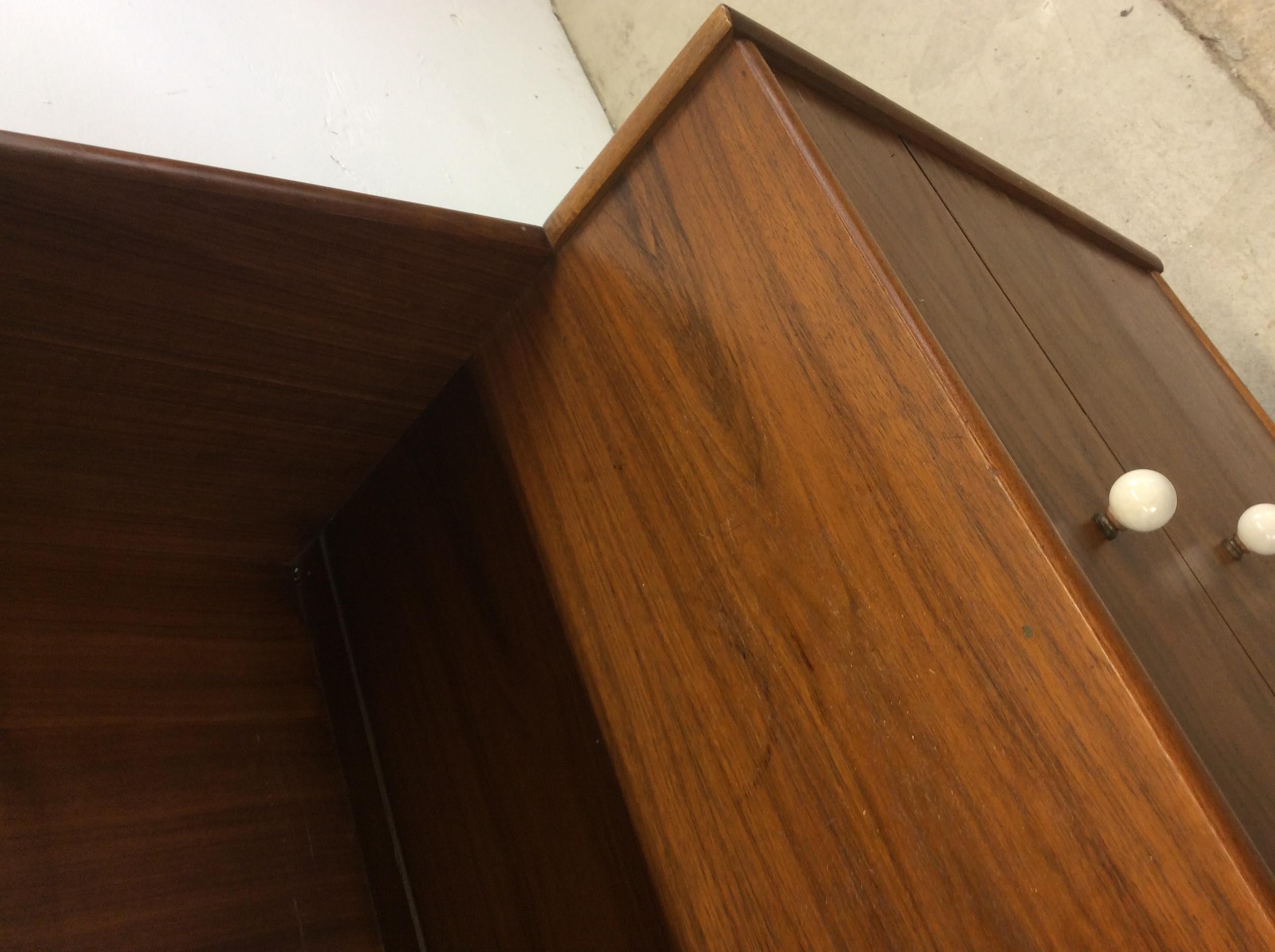 Mid Century Modern China Cabinet by Declaration from Drexel For Sale 5
