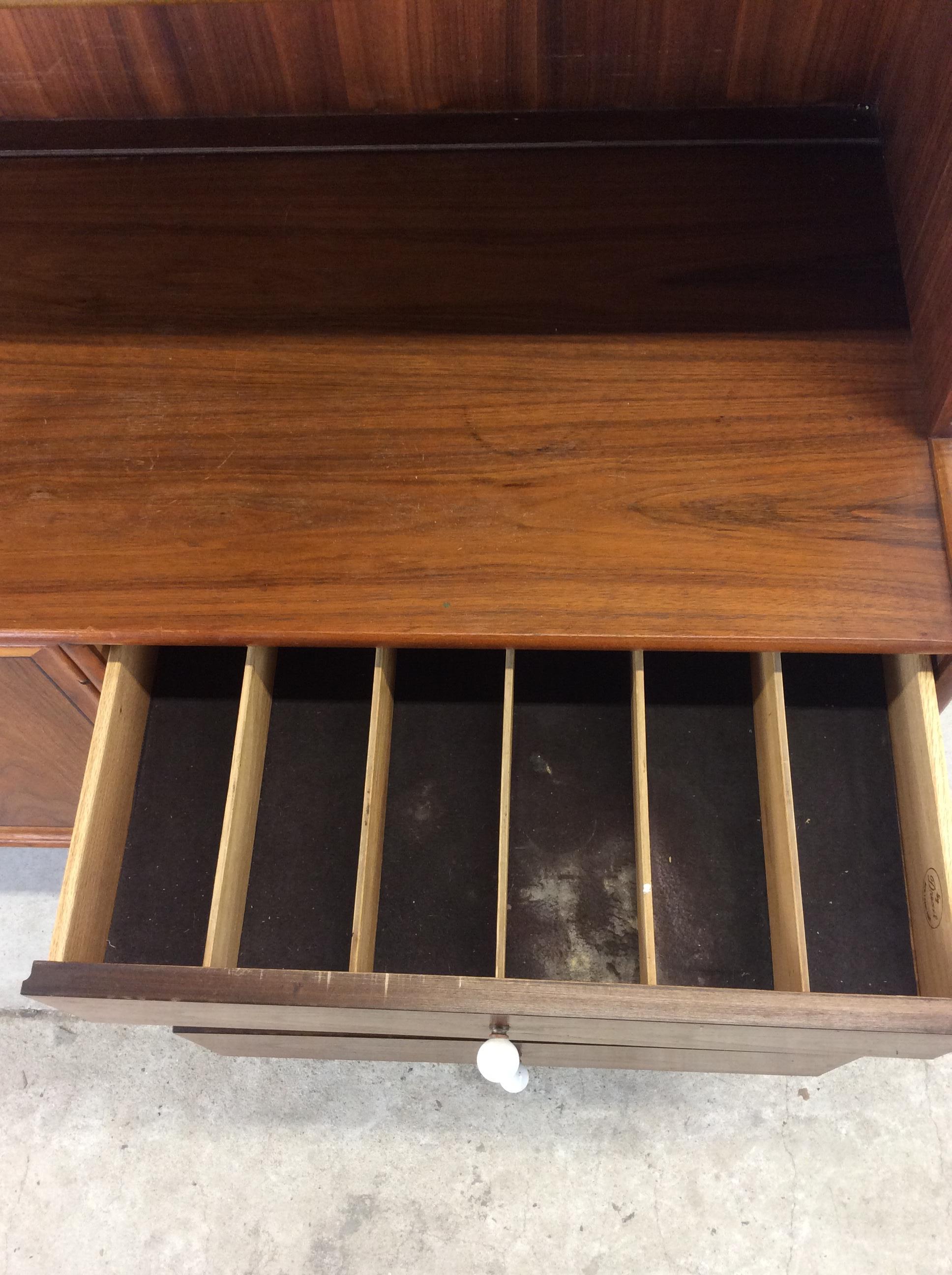 Mid Century Modern China Cabinet by Declaration from Drexel For Sale 11