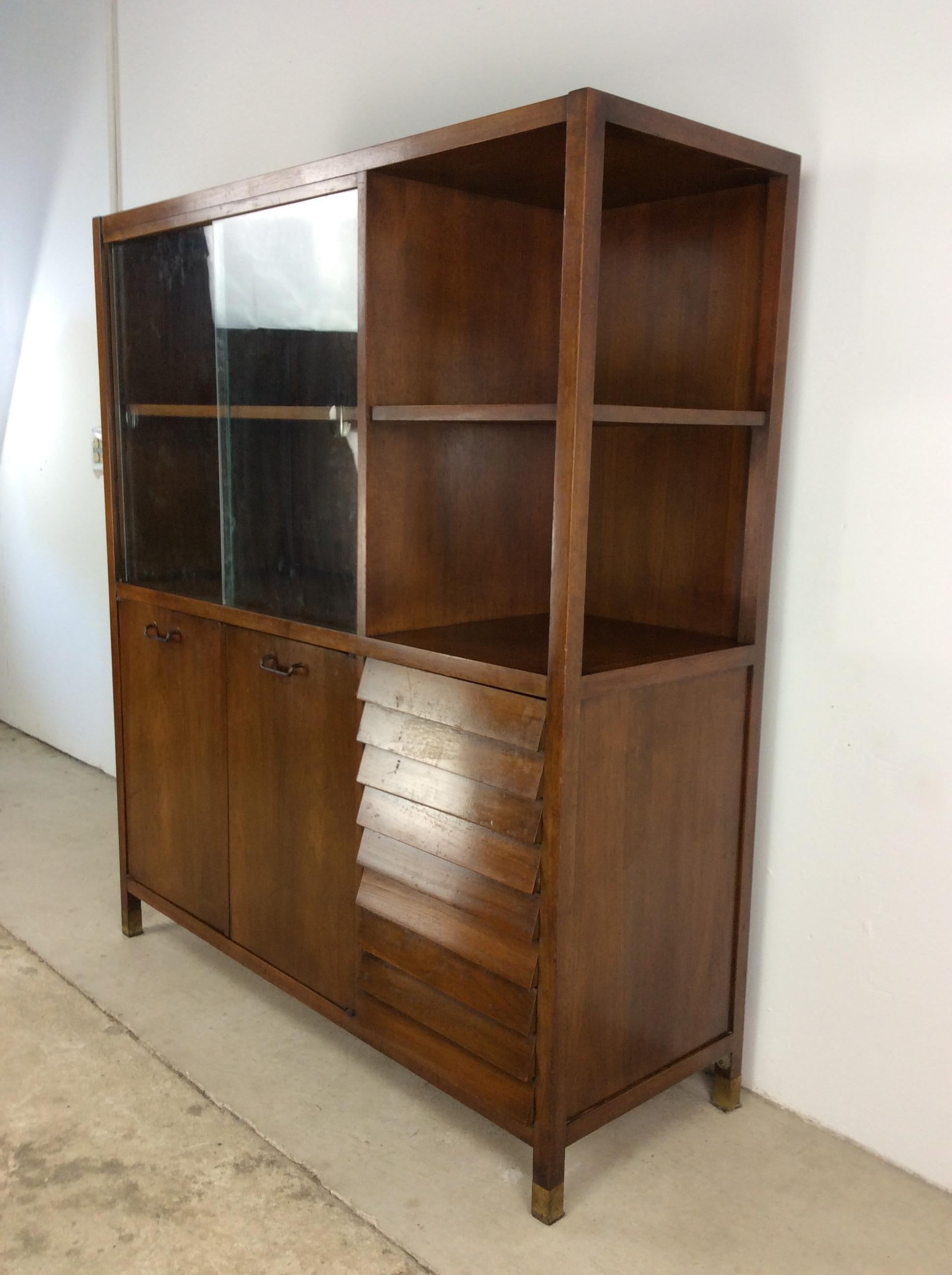 Mid-Century Modern China Cabinet Server by American of Martinsville In Good Condition For Sale In Freehold, NJ