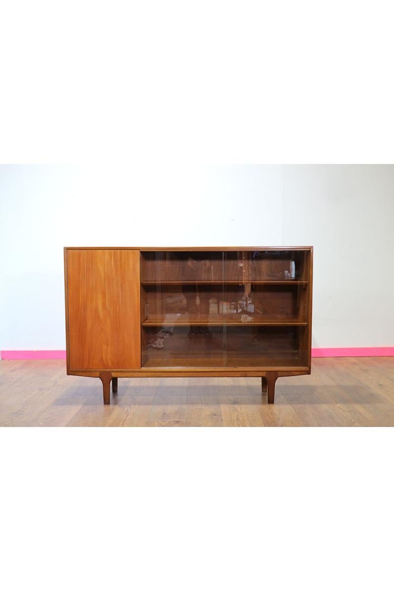 Mid Century Modern China Teak Display Cabinet by Mcintosh Danish Style In Good Condition In Los Angeles, CA