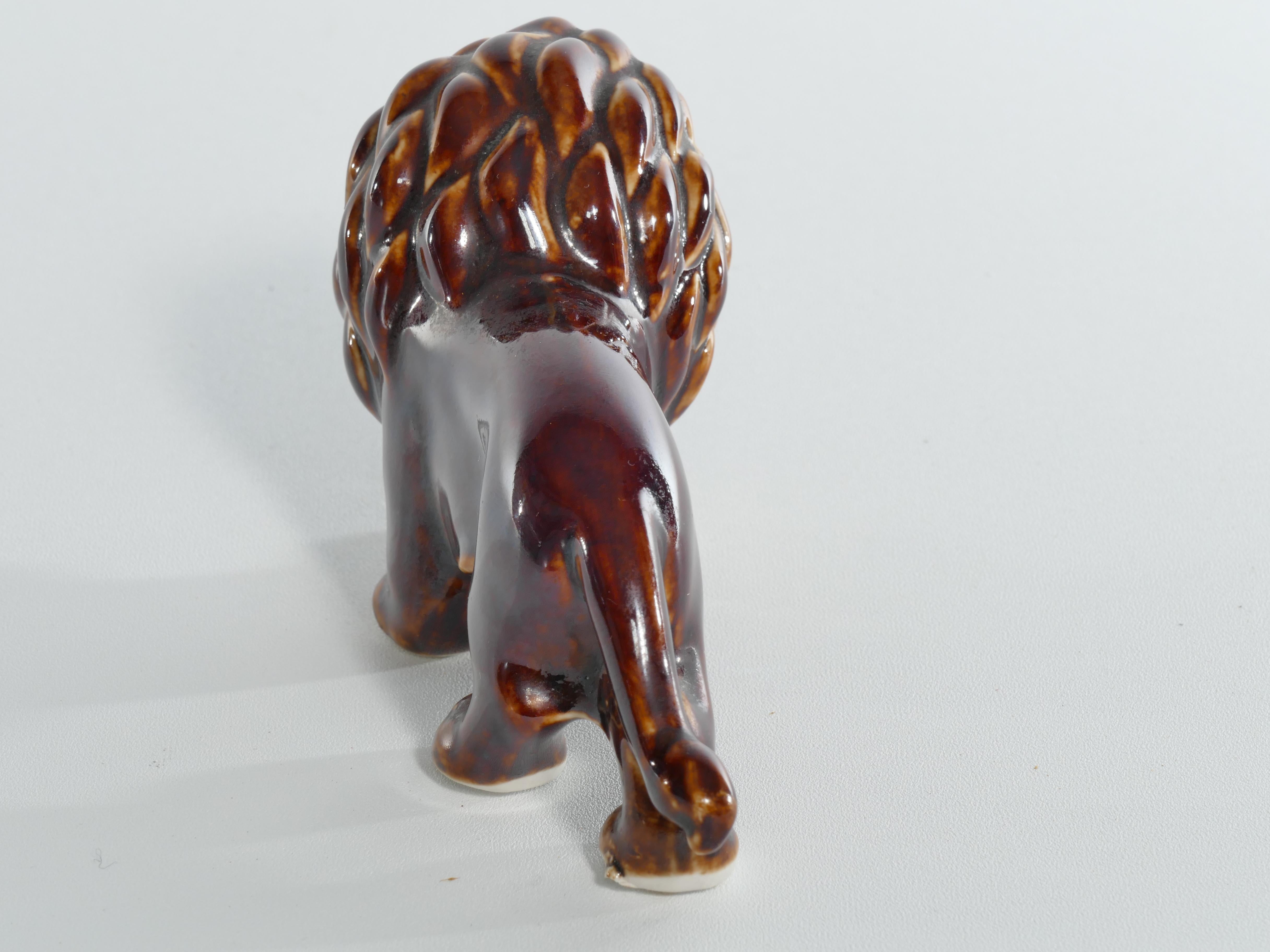 Mid-Century Modern Chinese Brown Glazed Lion Figurine For Sale 3