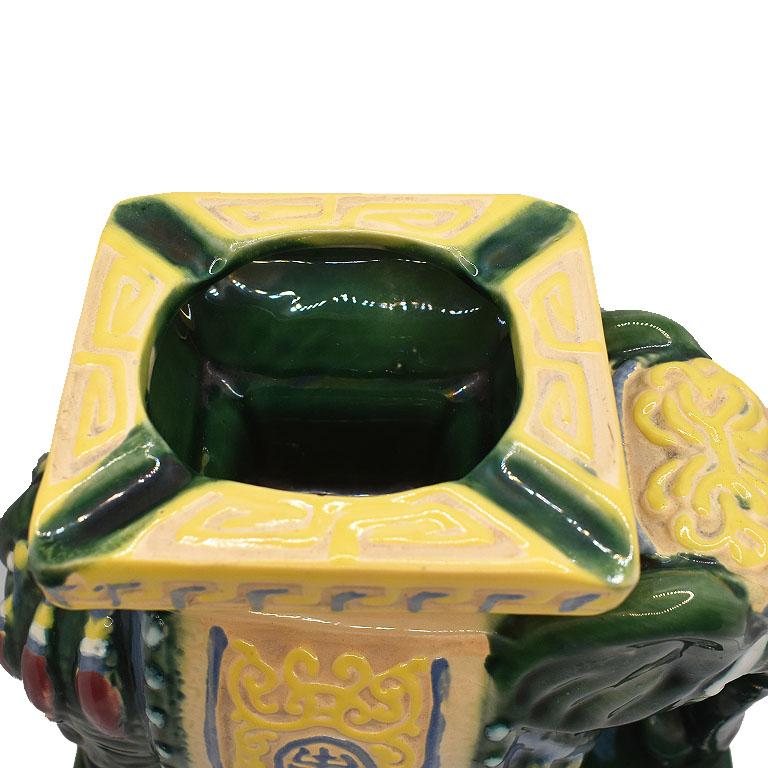 Céramique Cendrier à éléphant vert émeraude en céramique The Moderns Greene & Greene en vente