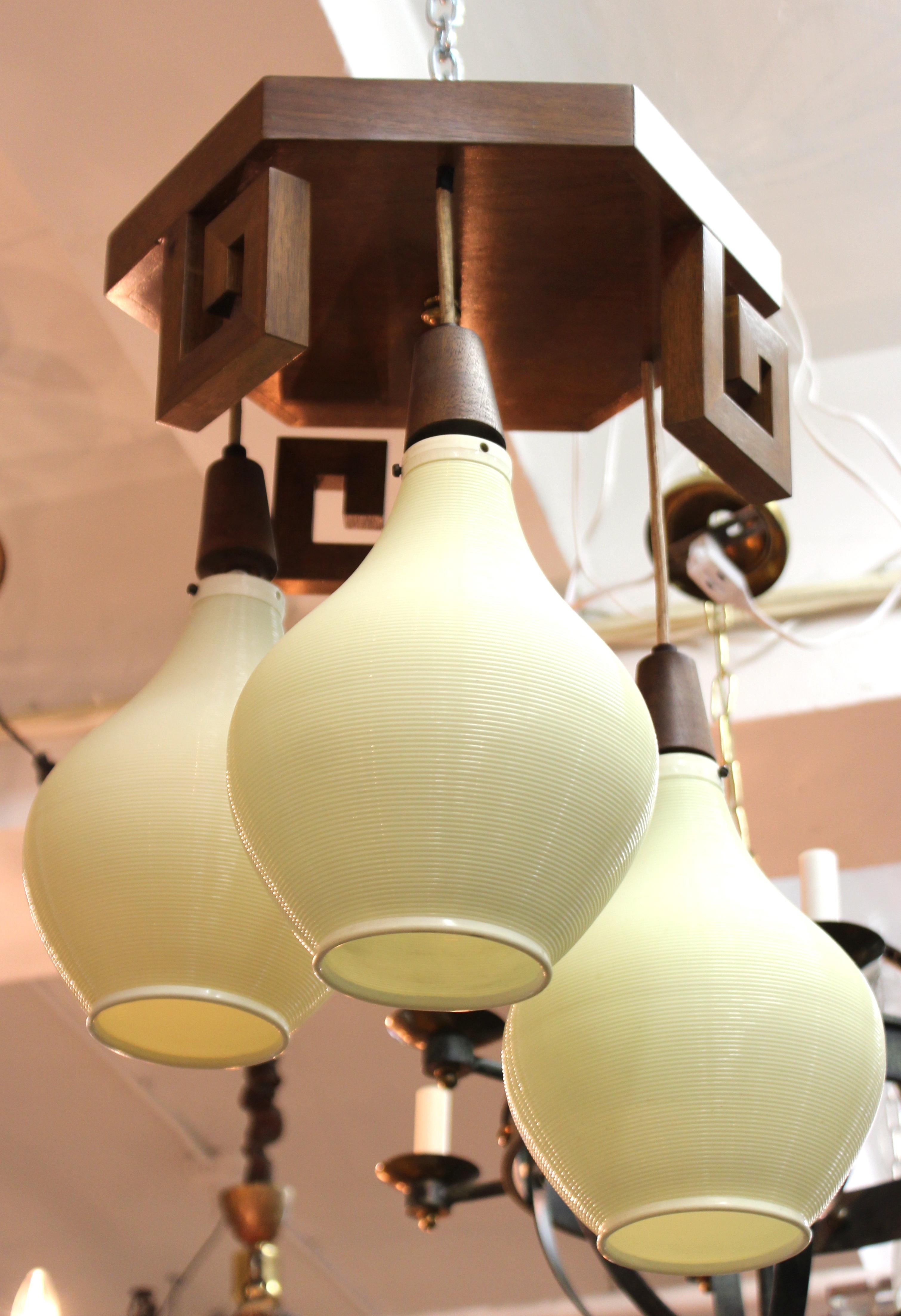 Mid-Century Modern Chinoiserie Style Lantern Chandelier In Good Condition In New York, NY