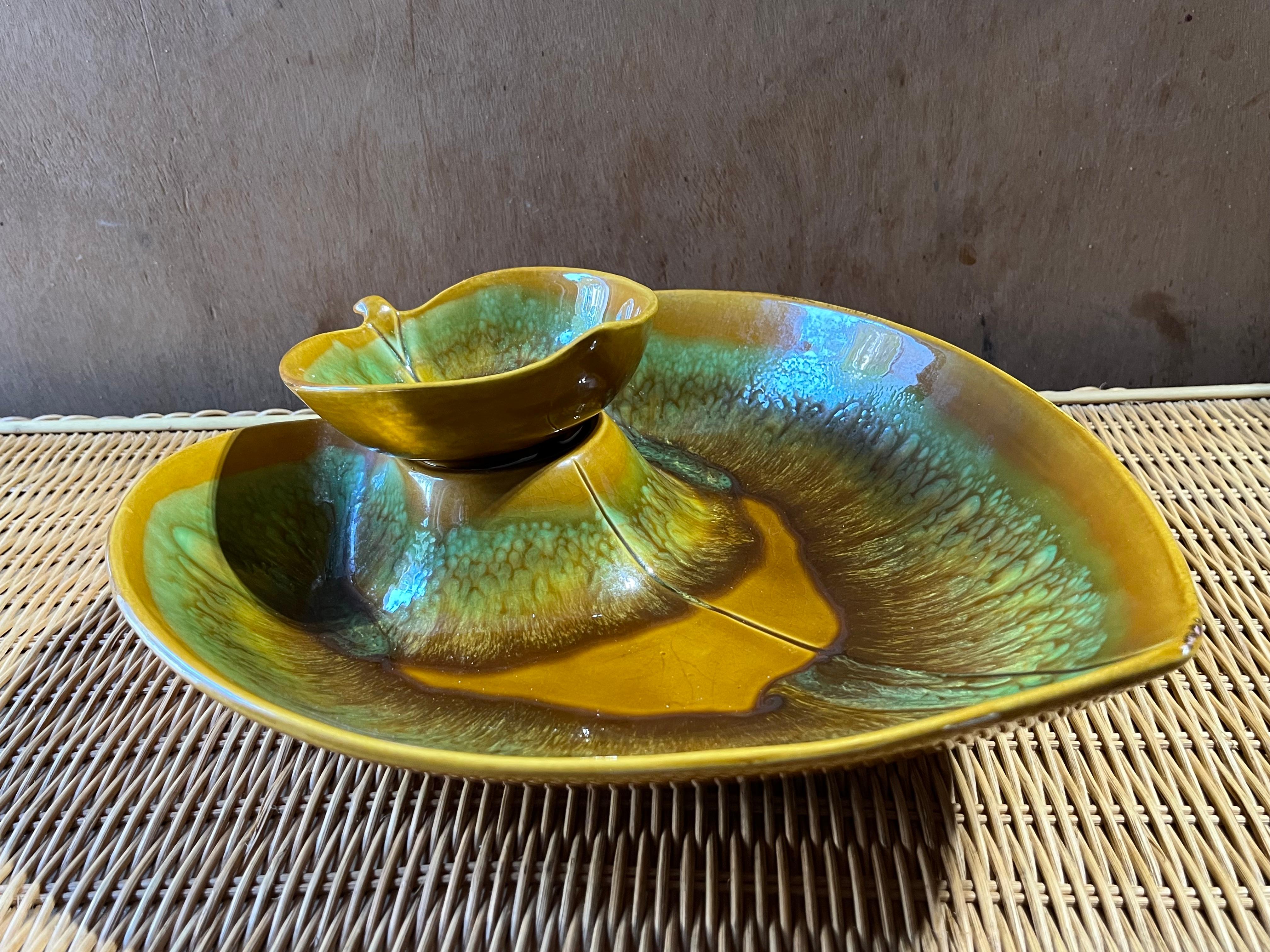 Mid-Century Modern Chip & Dip Green Leaf Glazed Ceramic Bowl, circa 1960s For Sale 6