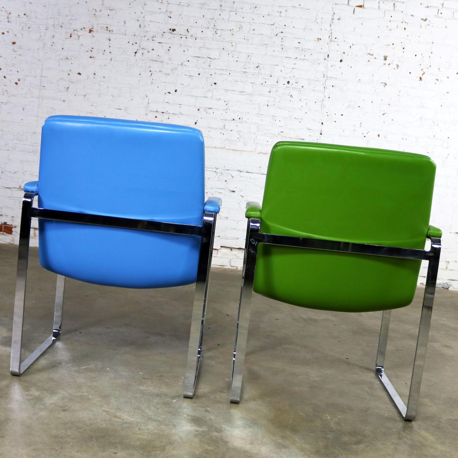 Mid-Century Modern Chromcraft Flat Bar Chrome Chairs One Blue One Green Vinyl In Good Condition In Topeka, KS
